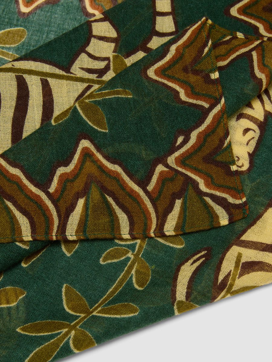 Sciarpa verde in misto lana con stampa_2