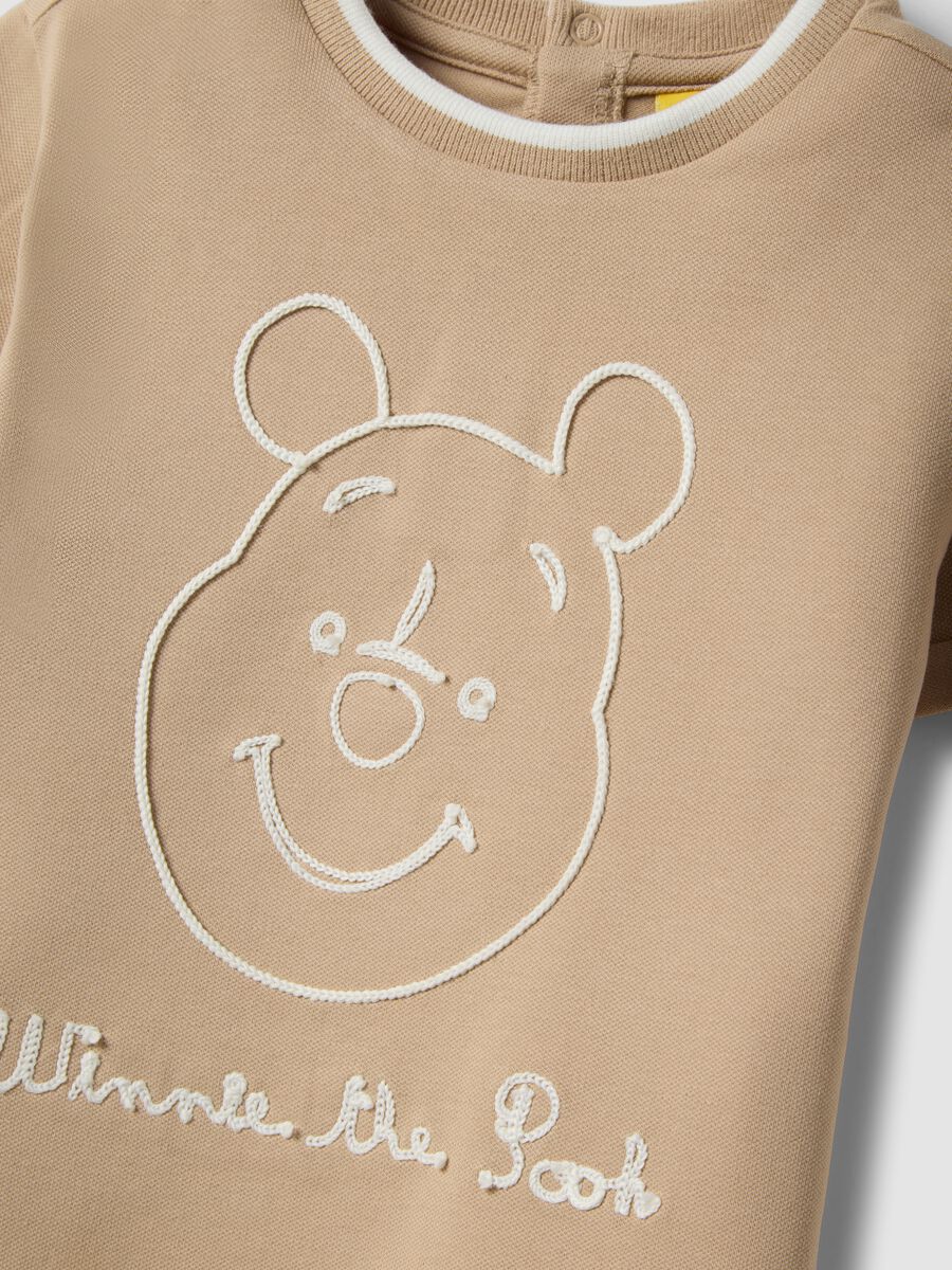 T-shirt in cotone elasticizzato beige da bimbo con ricamo Winnie_2