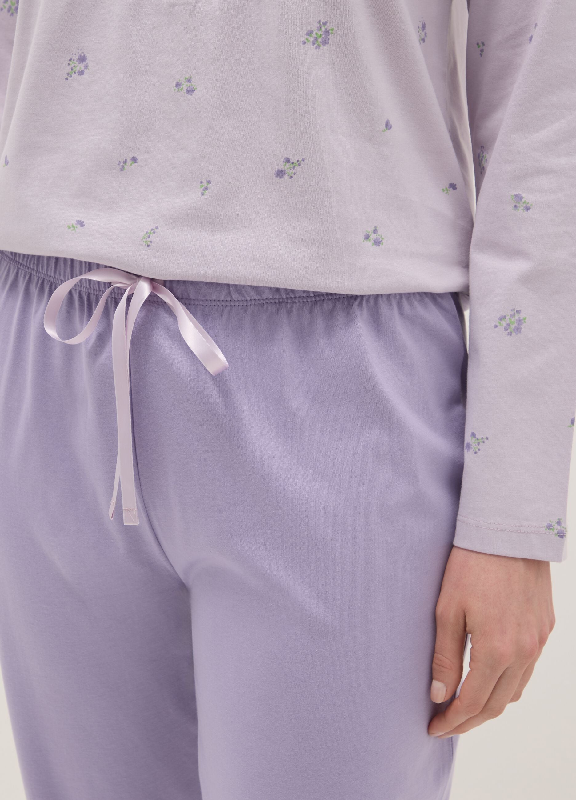 Purple pure cotton pyjamas with serafino collar and floral pattern