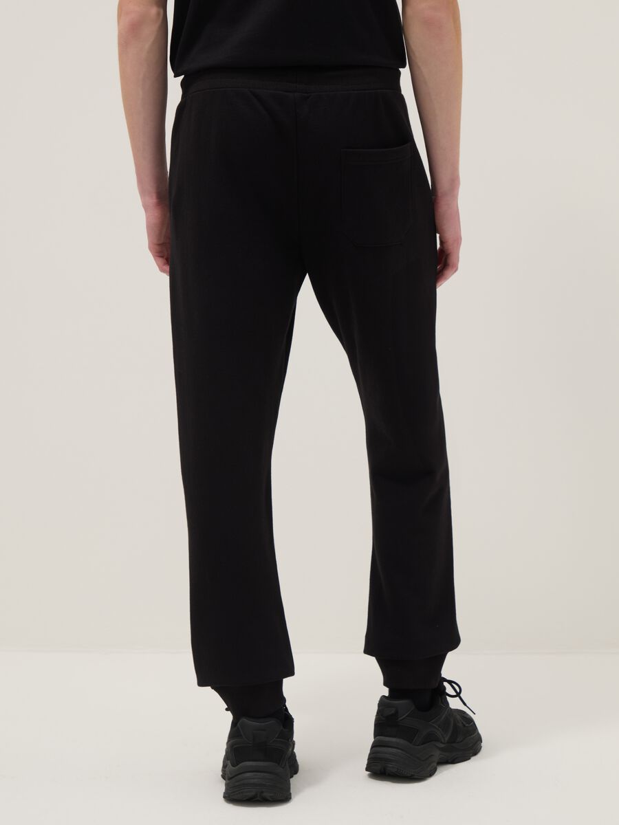 Black Cotton Blend Regular Fit Jogger Pants with Everlast Logo_2