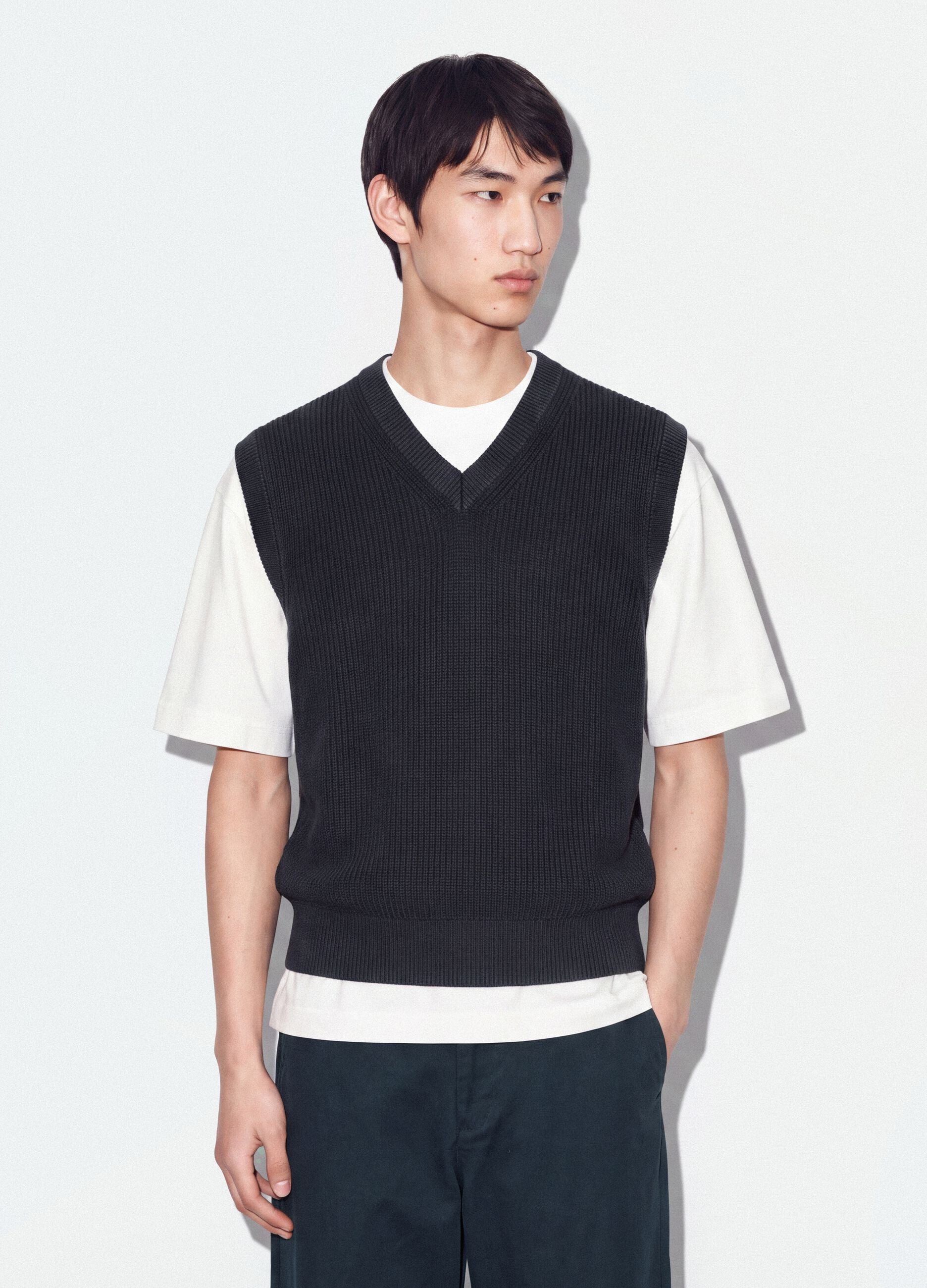 Blue cropped pure cotton vest with deep V-neck