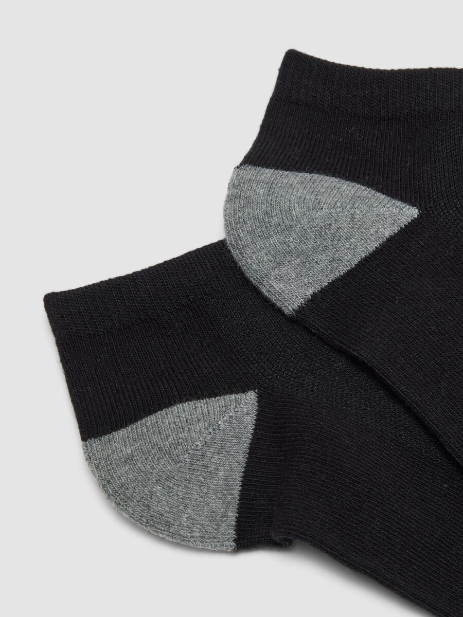 3-pack of black and grey organic stretch cotton ankle sports socks_1