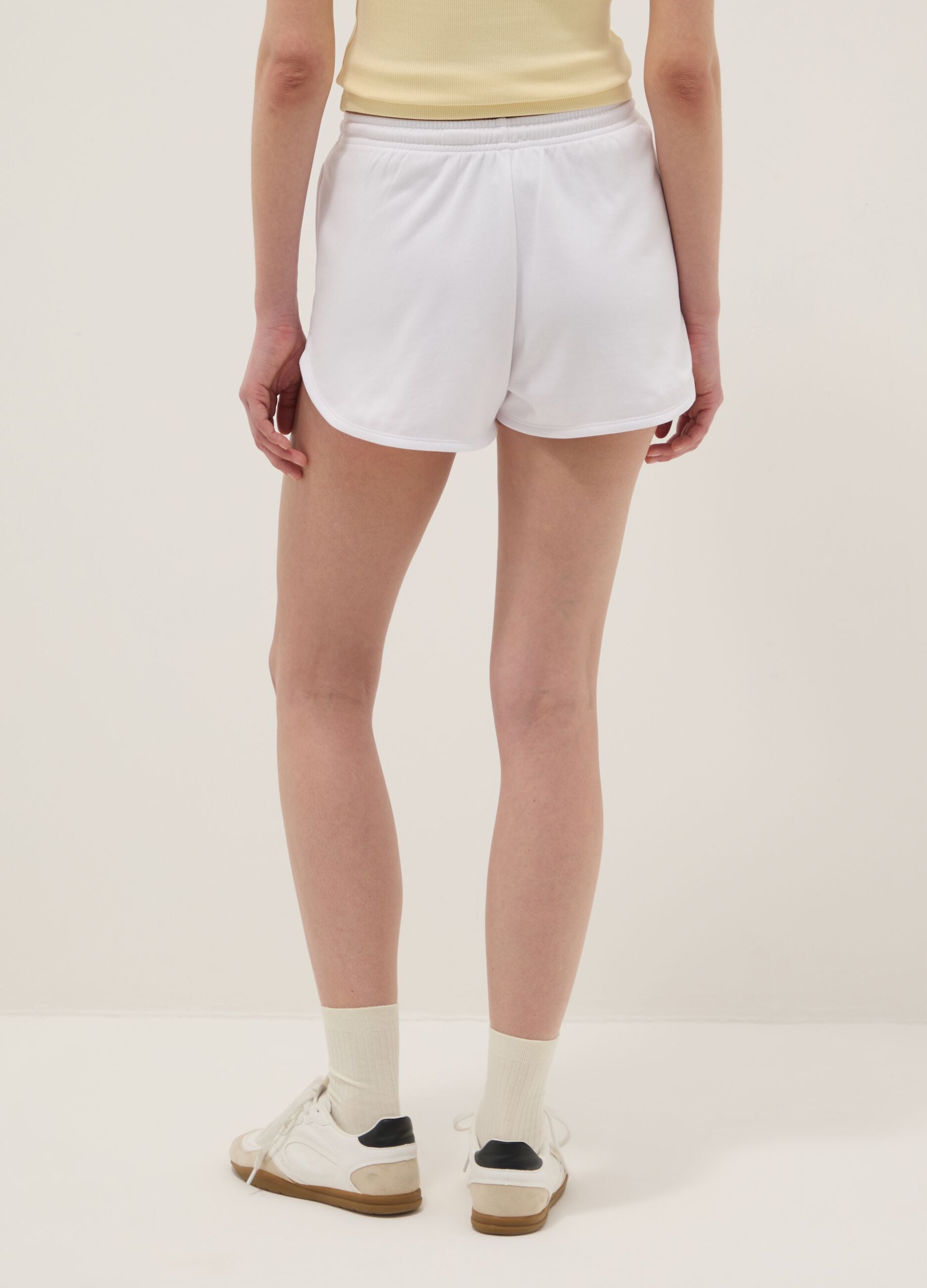 White cotton-blend regular-fit shorts with drawstring