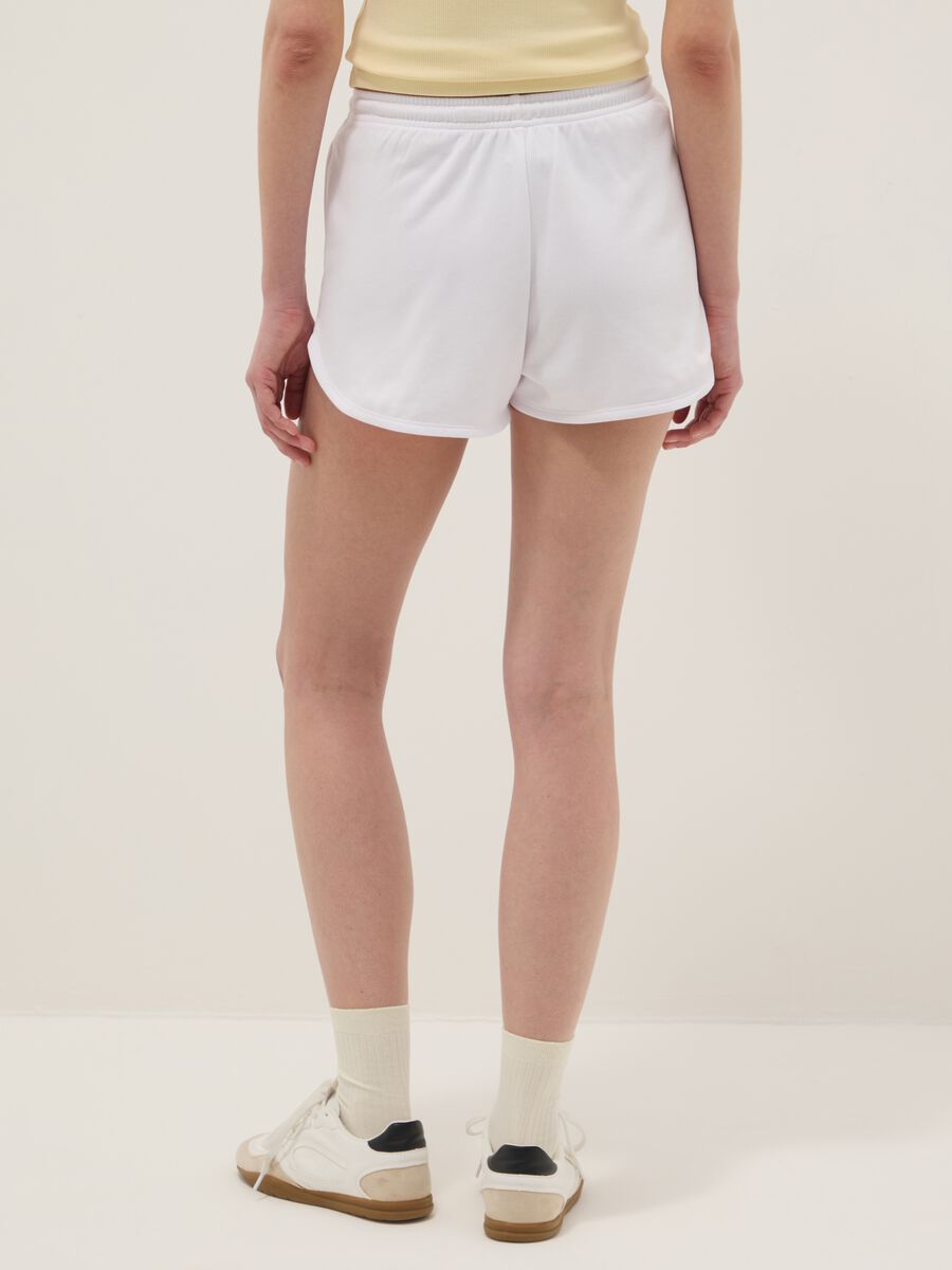 White cotton-blend regular-fit shorts with drawstring_2
