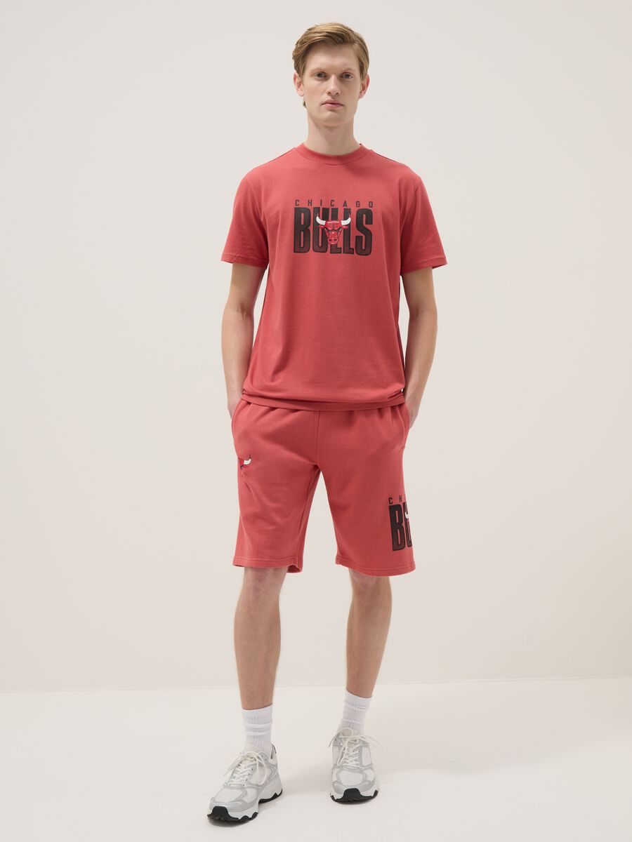 Red cotton blend shorts regular fit with Chicago Bulls print_0