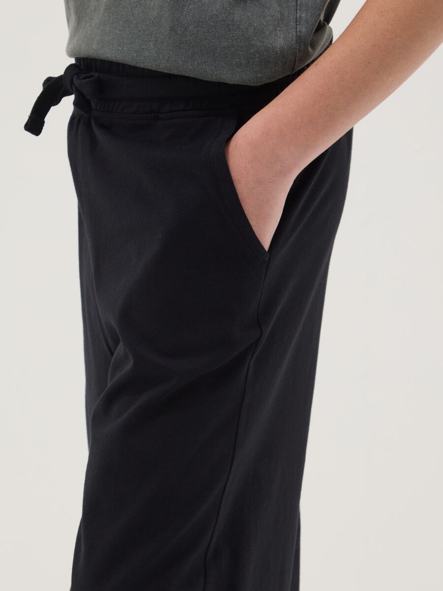 Pantaloncini in puro cotone nero da ragazzo comfort fit_2