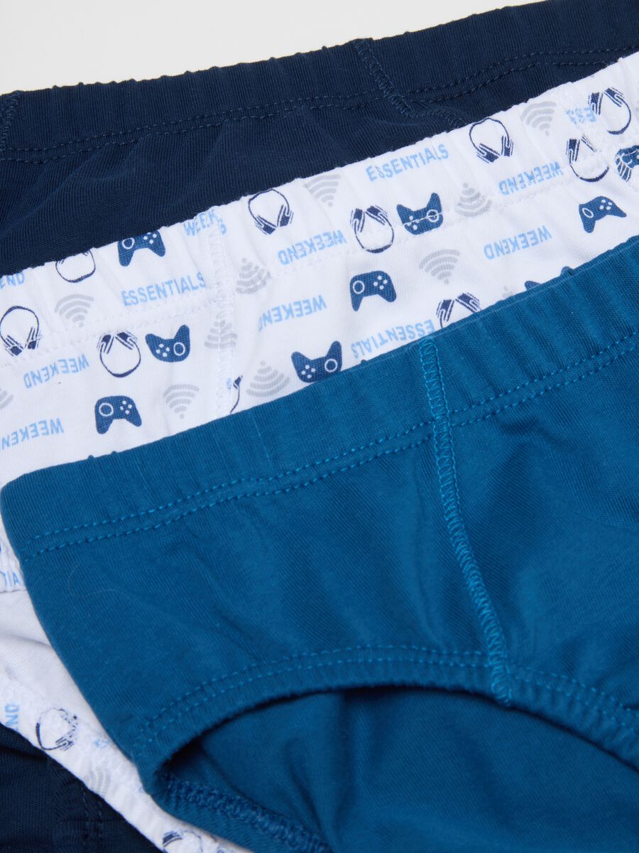 Multipack of five multicolour boys' cotton briefs_3