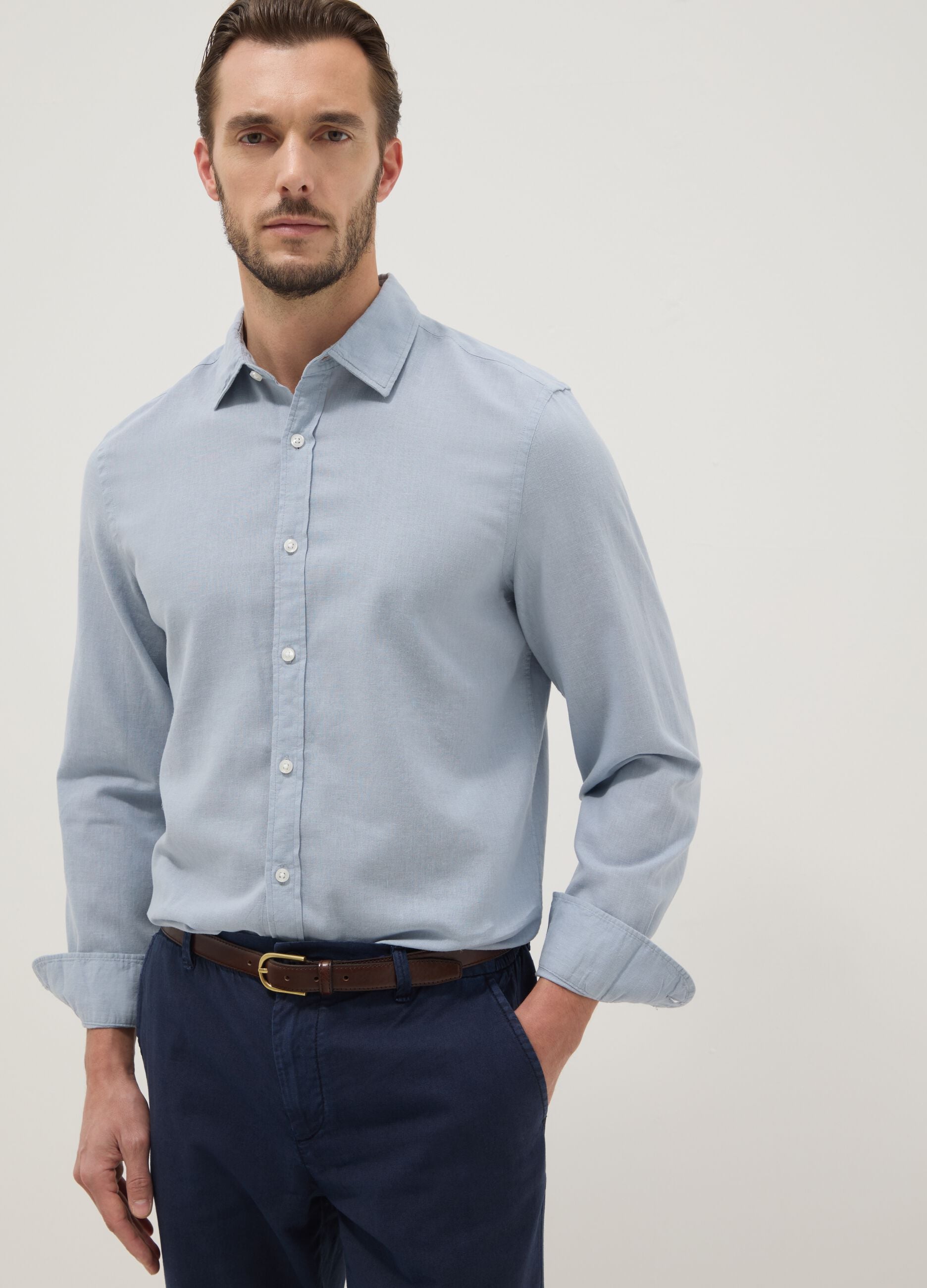 Regular fit blue shirt in linen and cotton blend
