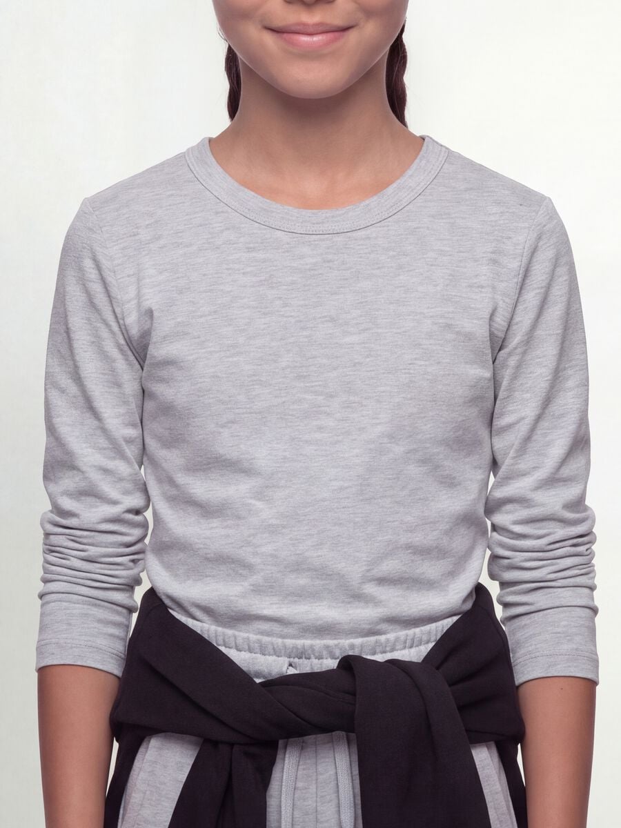 T-shirt grigia in cotone organico e viscosa elasticizzato con collo a costine per ragazza_2