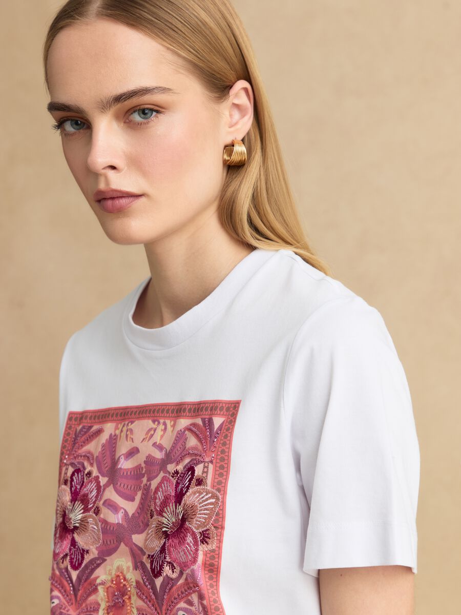 White pure cotton T-shirt with floral print_0