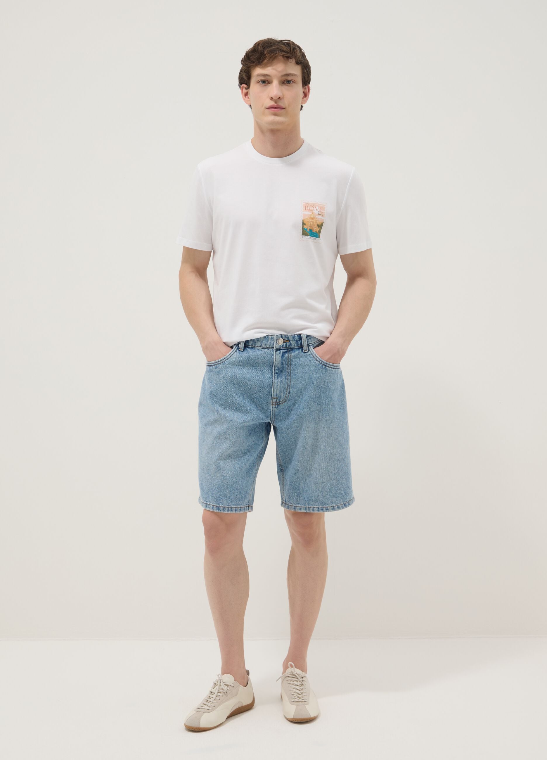 White pure cotton T-shirt with applied print, regular fit