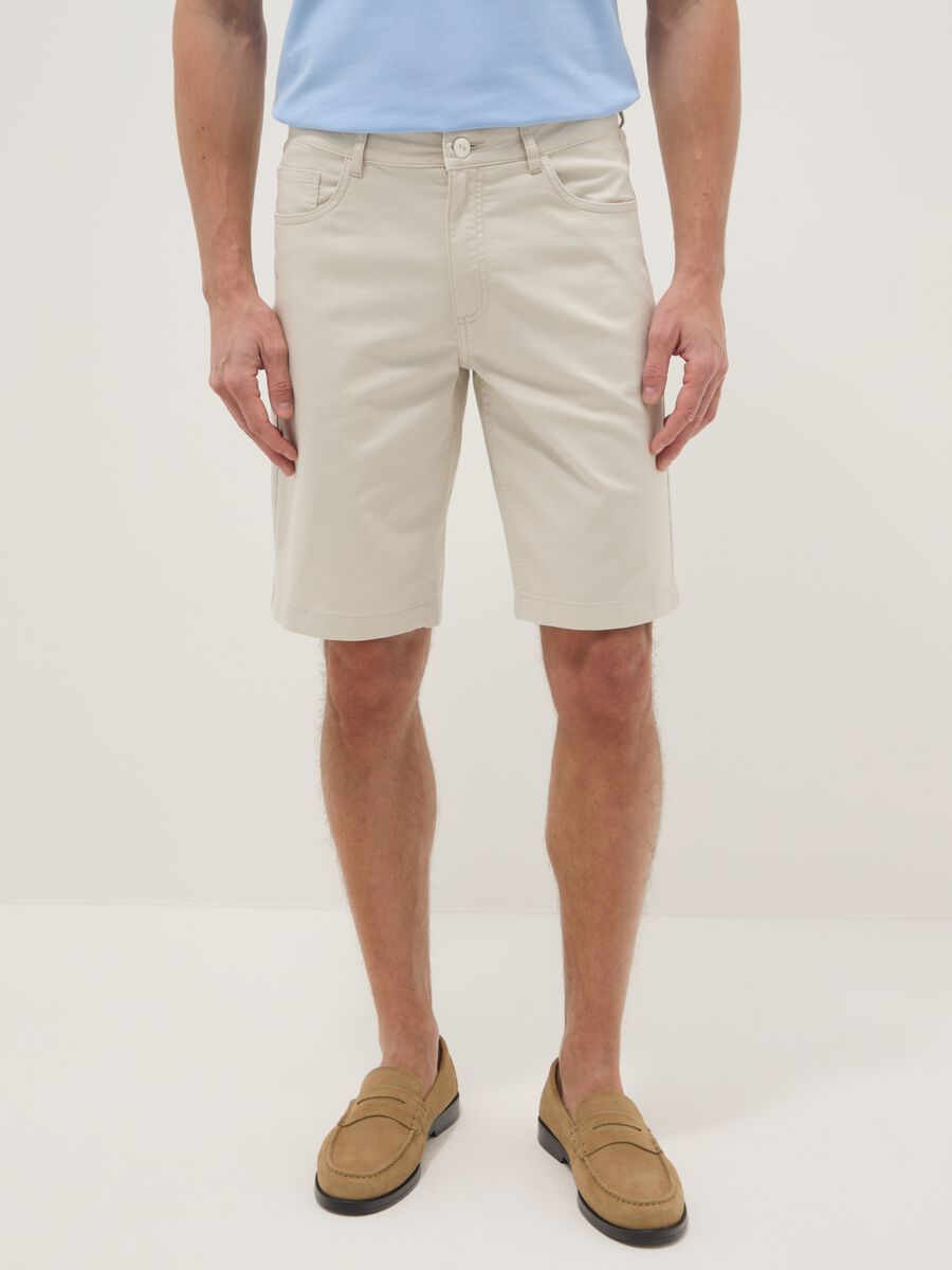 Beige stretch-cotton five-pocket Bermuda shorts_1