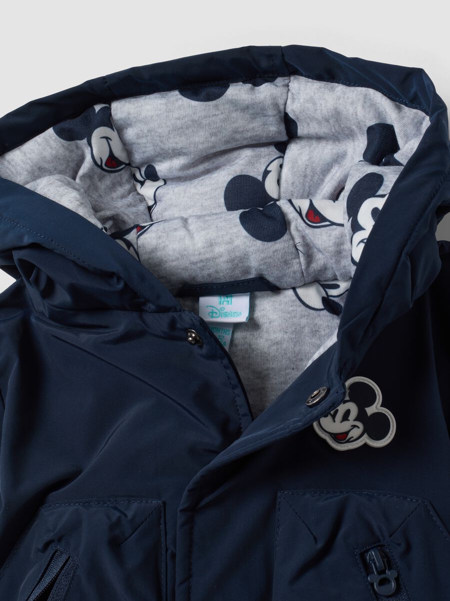 Giacca blu imbottita con cappuccio e stampa Mickey per bimbo_3