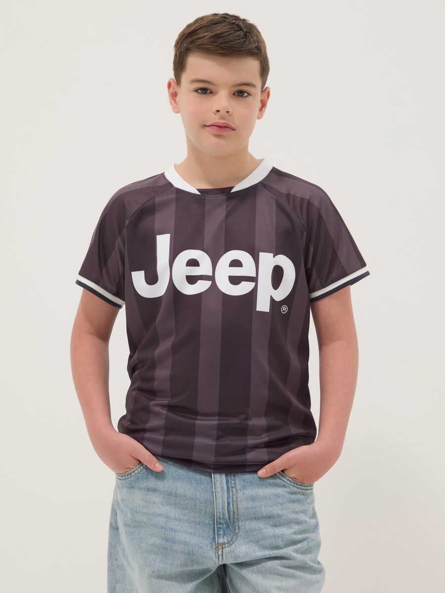 T-shirt sportiva nera da bambino con righe verticali e logo Jeep_0