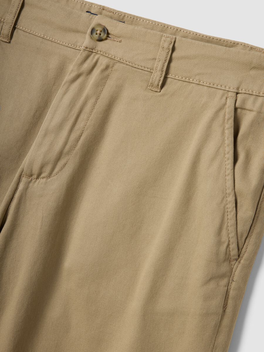 Beige regular-fit pure cotton chino shorts_5