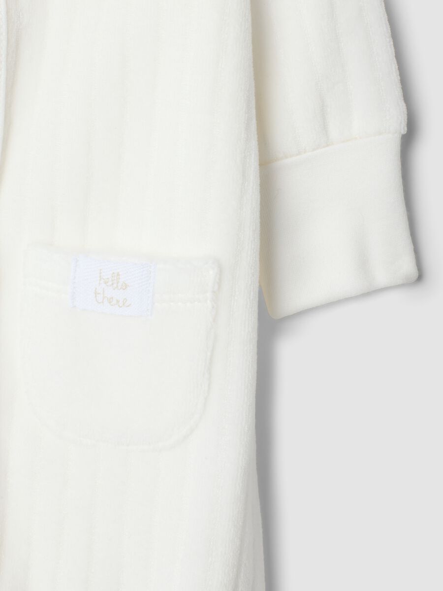 Tutina bianca in misto cotone organico con piedini_3