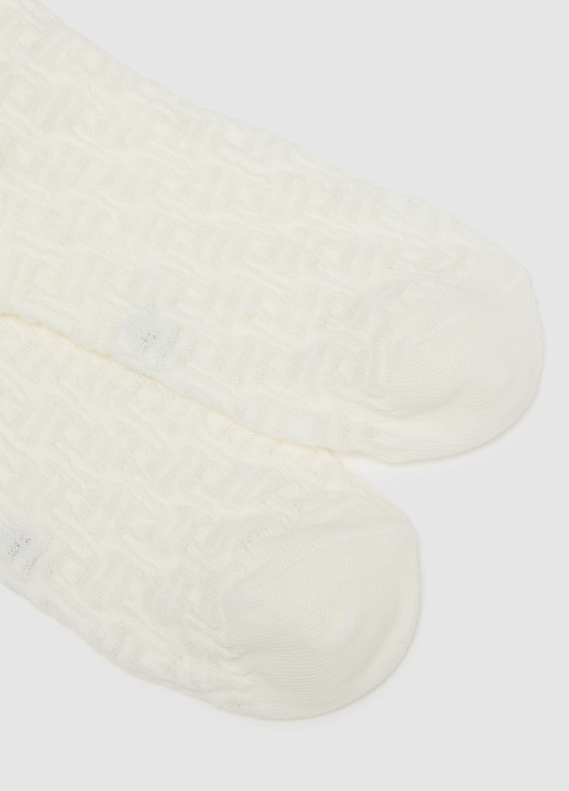 Girls' white cotton blend ankle socks with knit pattern