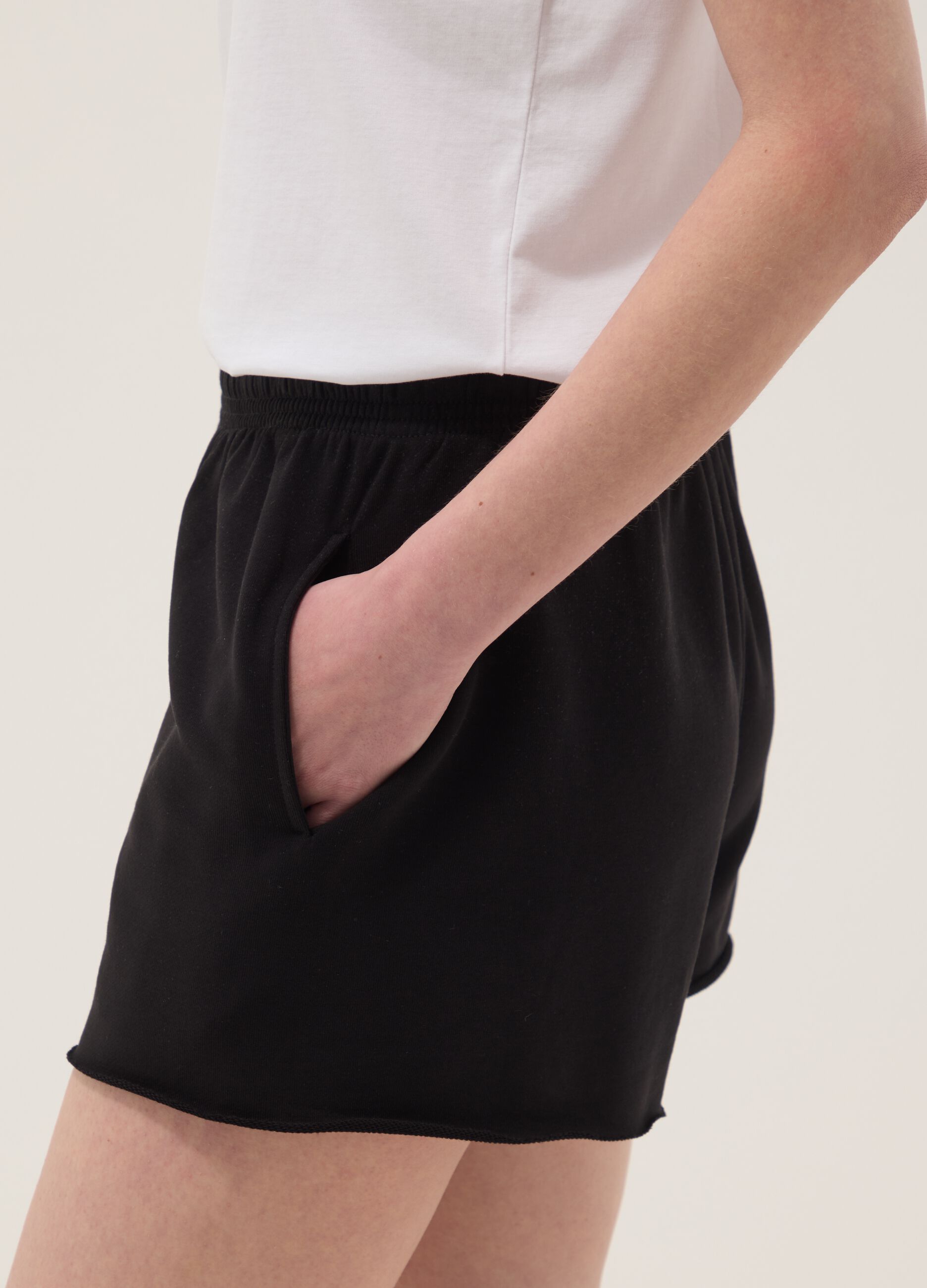 Black cotton-blend shorts with elasticated waistband, regular fit
