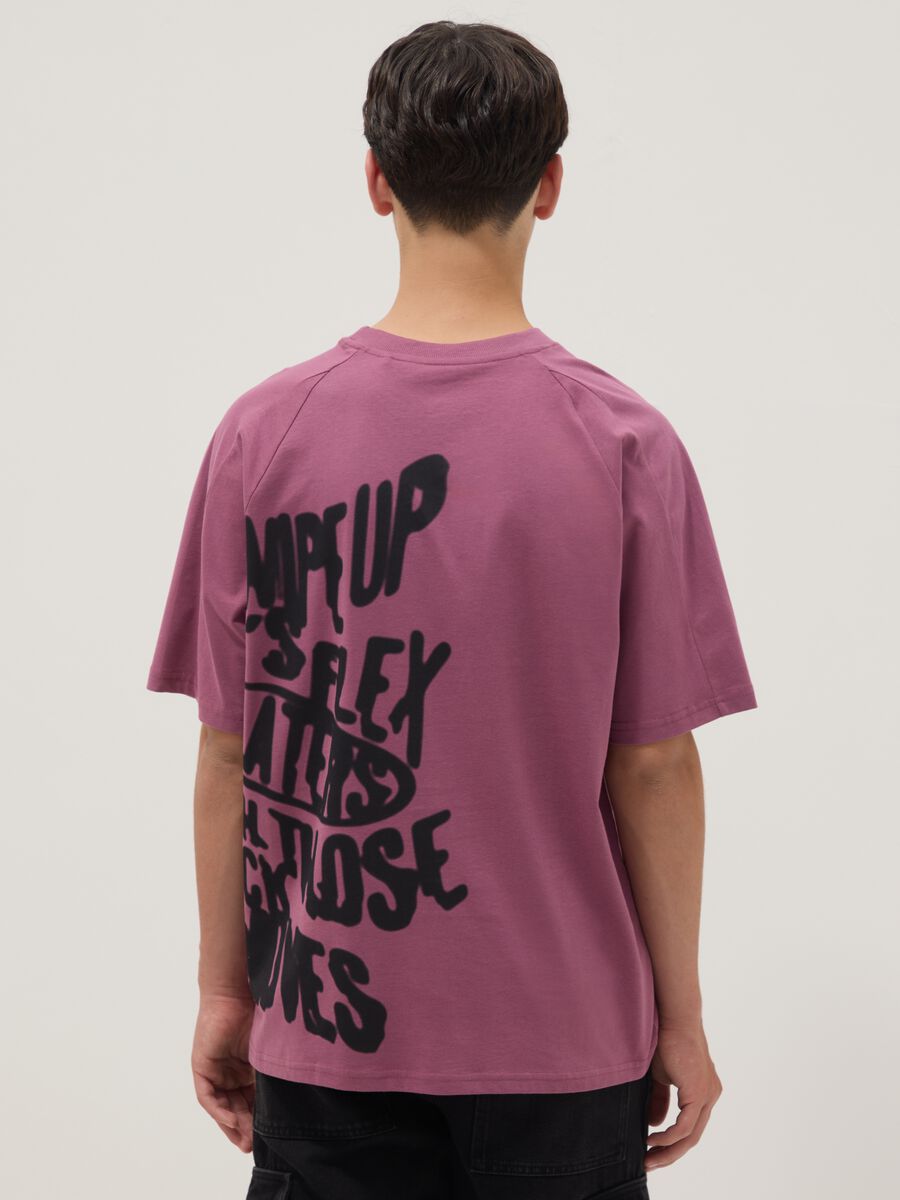 T-shirt viola in puro cotone da ragazzo oversize fit con stampa_1