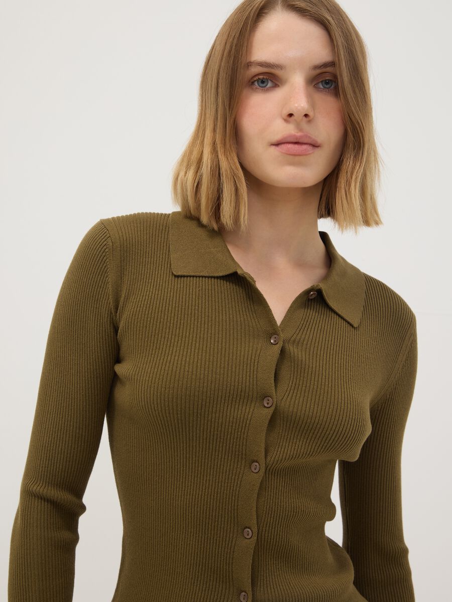 Green fitted ribbed viscose-blend cardigan with polo collar_2