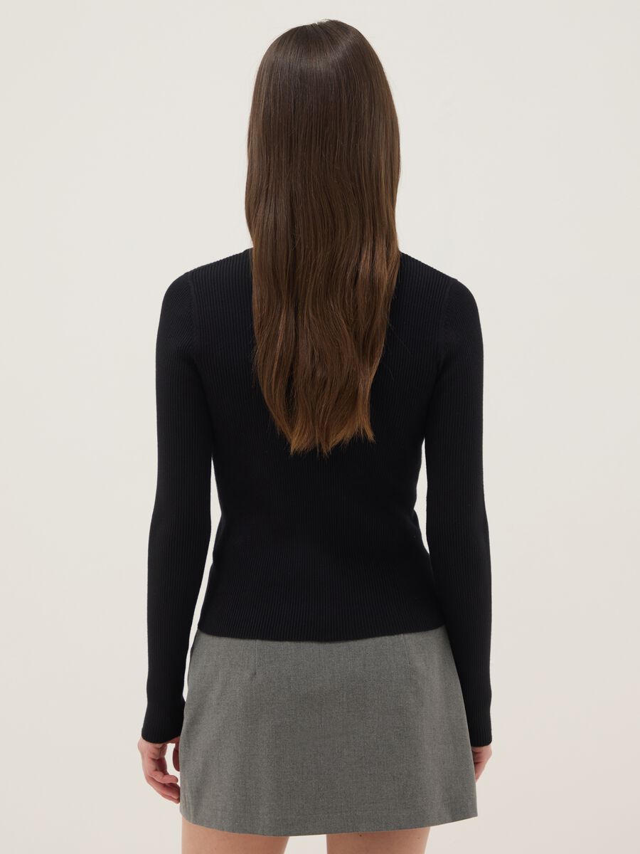 Black viscose blend cardigan with fitted silhouette_3