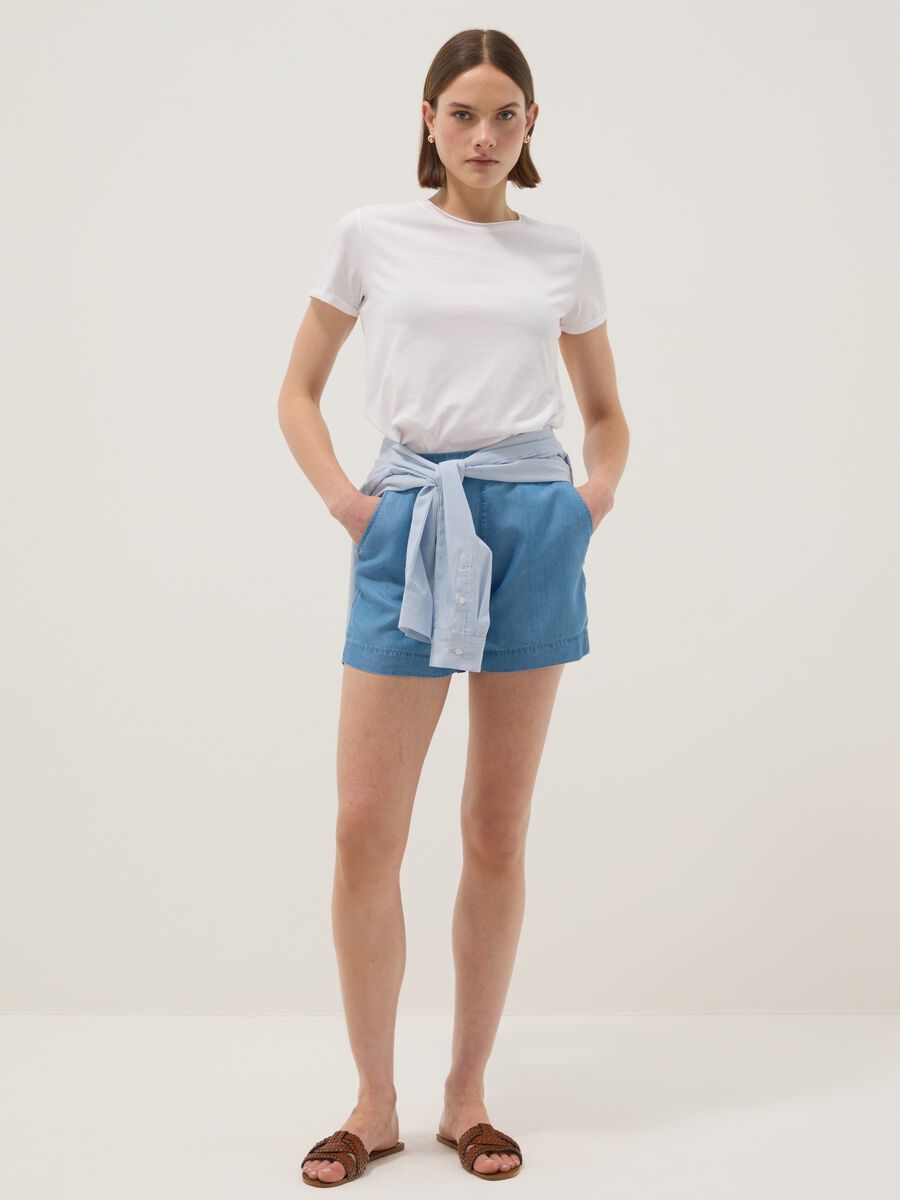 Light blue denim shorts in pure lyocell with elasticated waist, regular fit_0