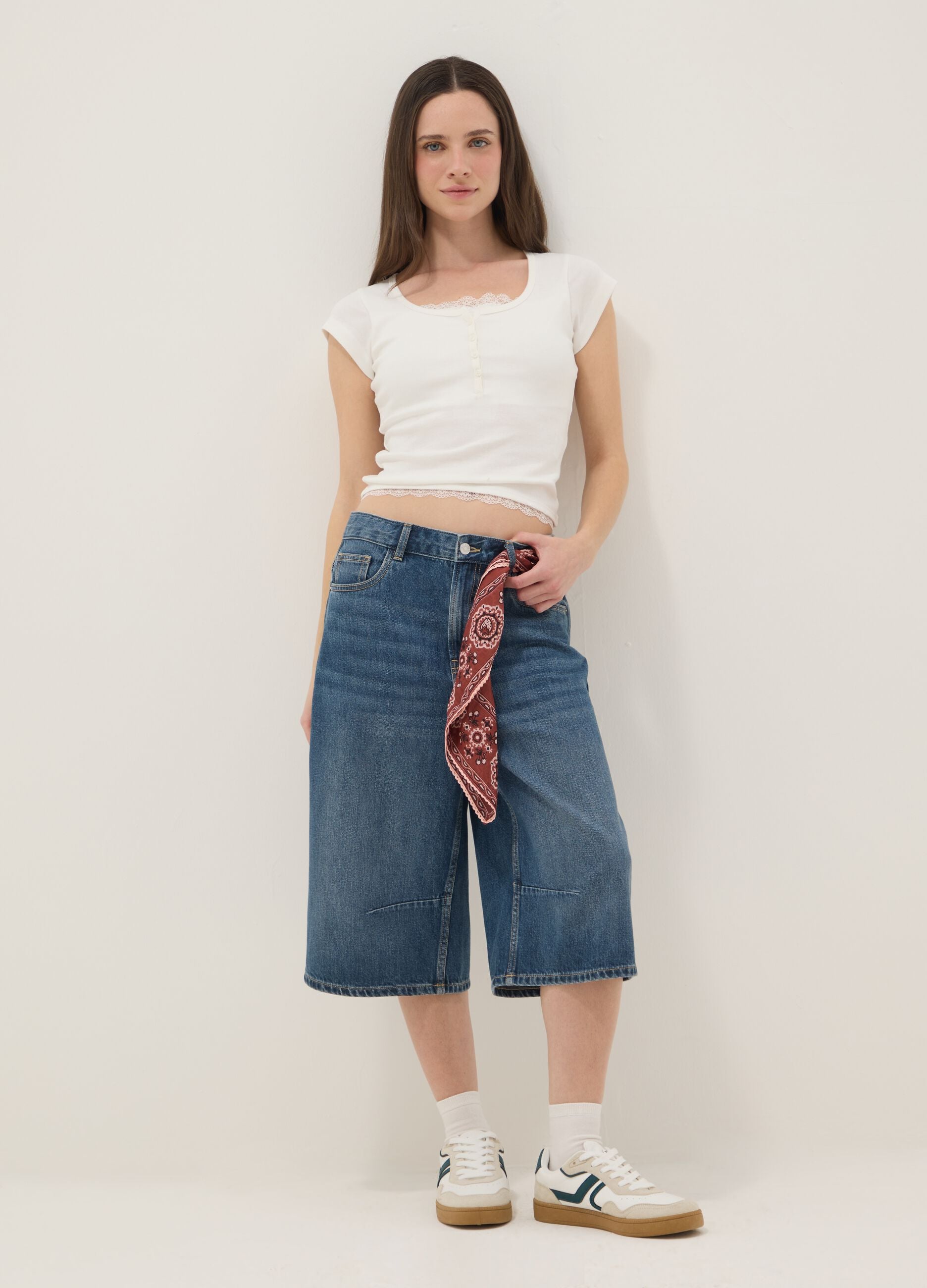 White cotton blend regular fit T-shirt with lace details
