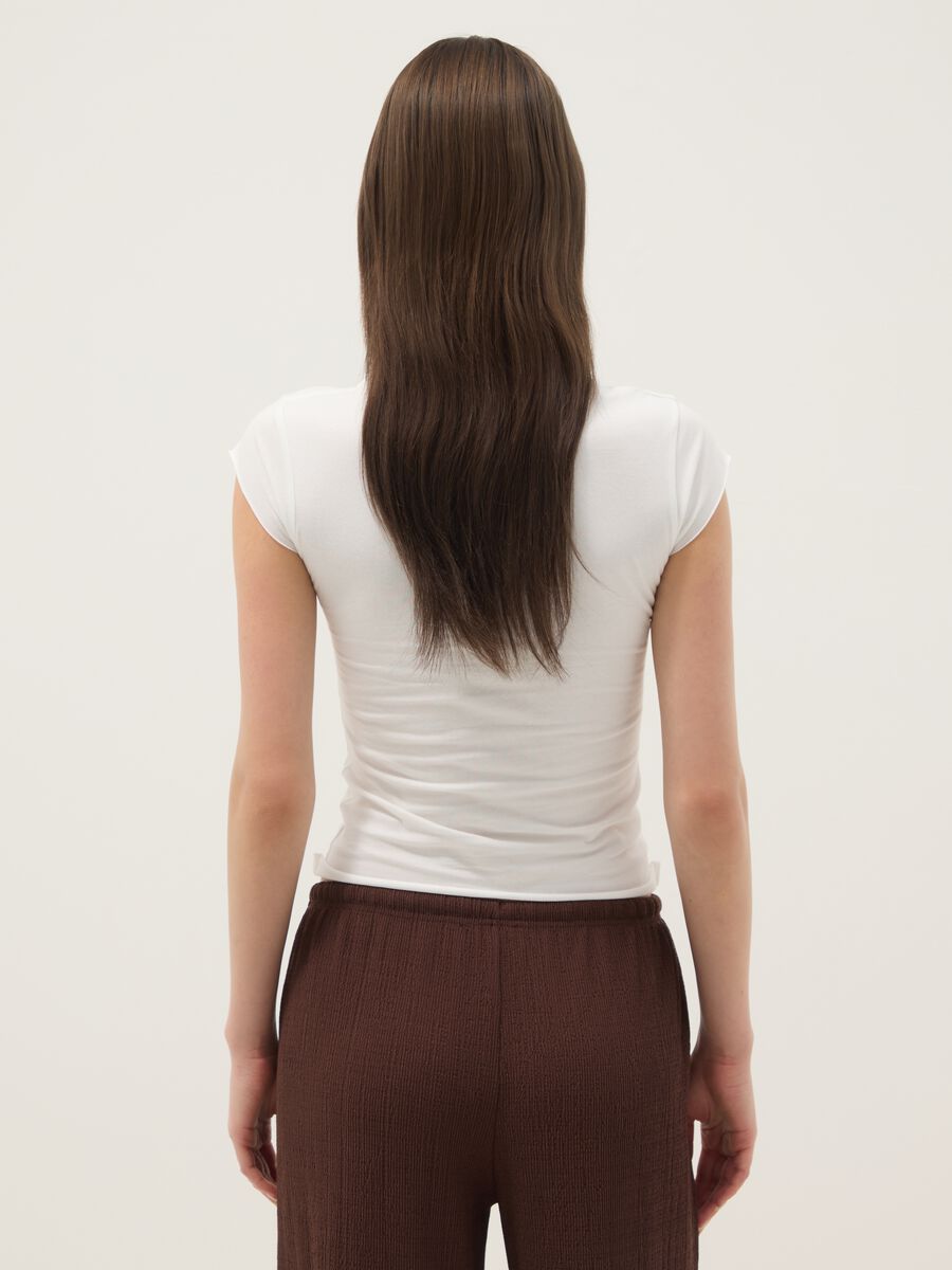 T-shirt fitted in cotone elasticizzato bianca con stampa_3