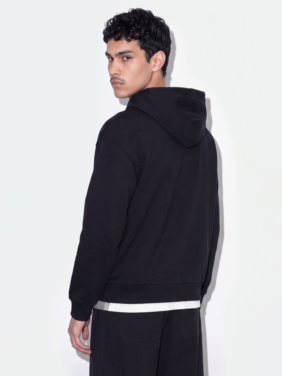 Black pure cotton cropped hoodie with oversized fit_3
