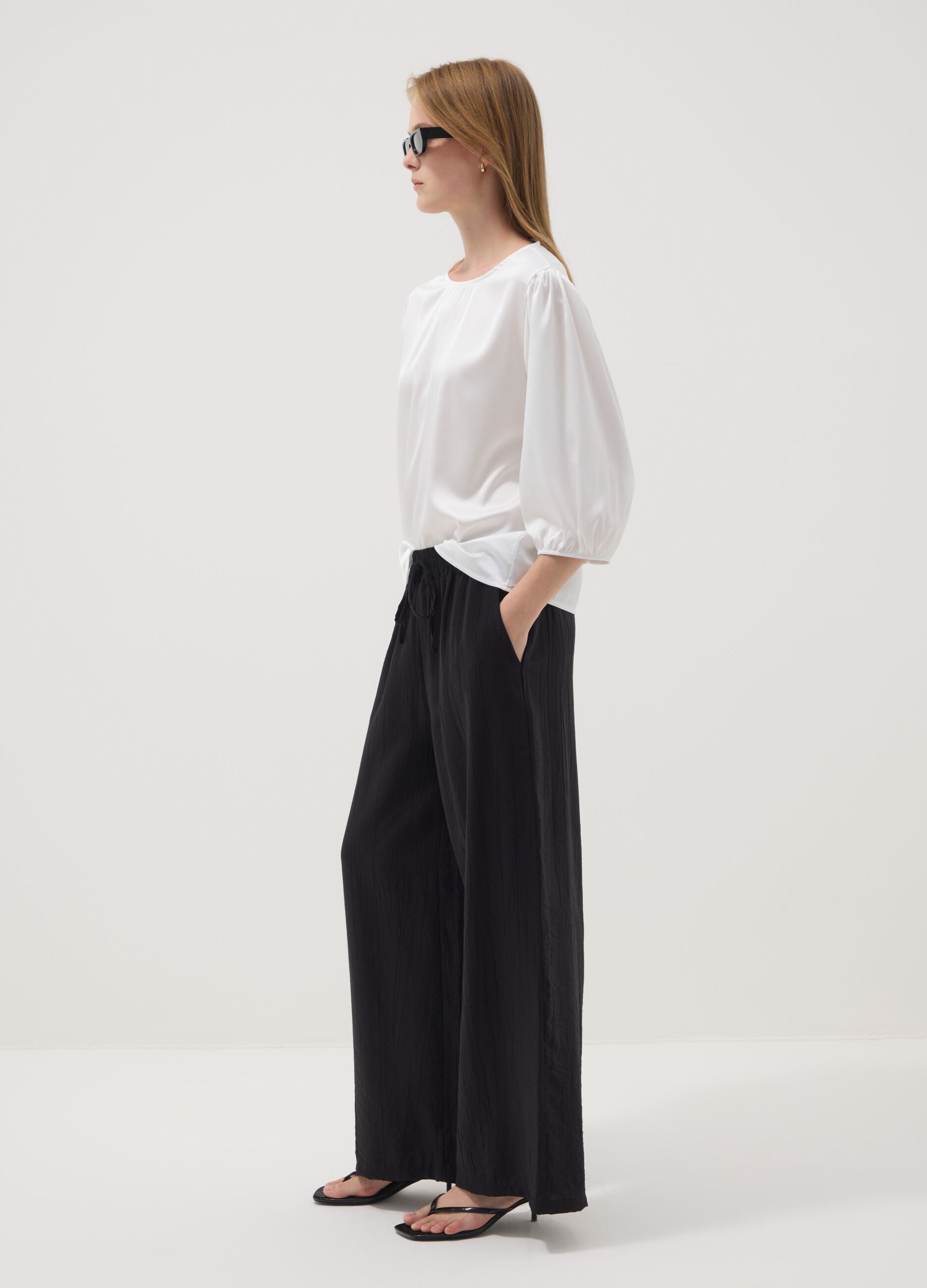Black palazzo trousers in a viscose blend