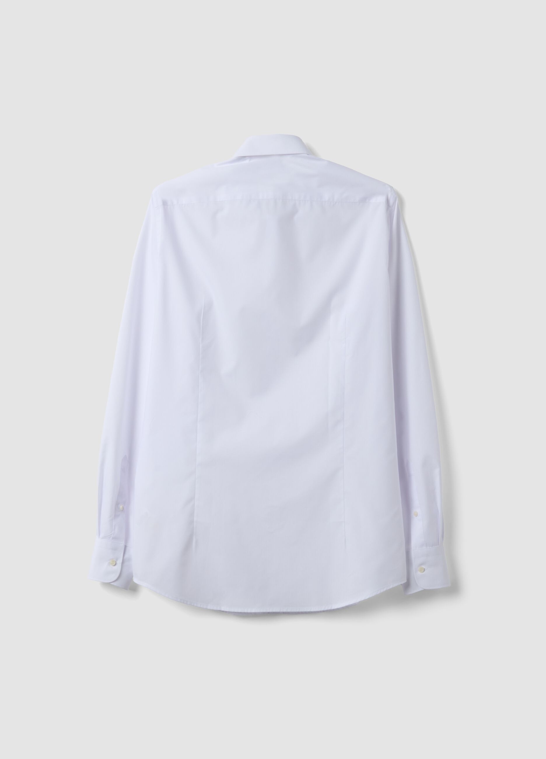 White slim-fit shirt with classic collar, easy-iron
