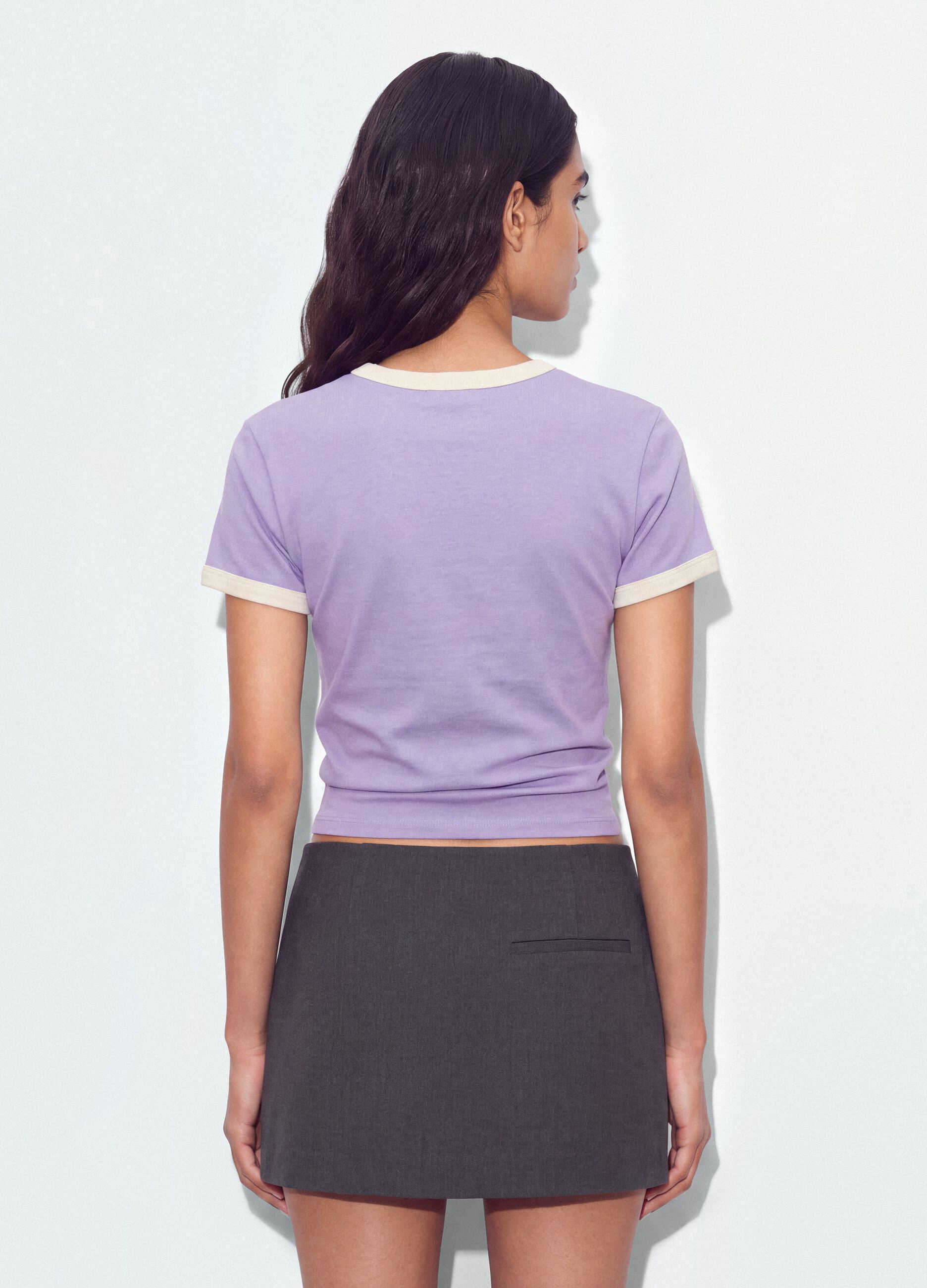 Purple fitted stretch cotton T-shirt with contrast trims