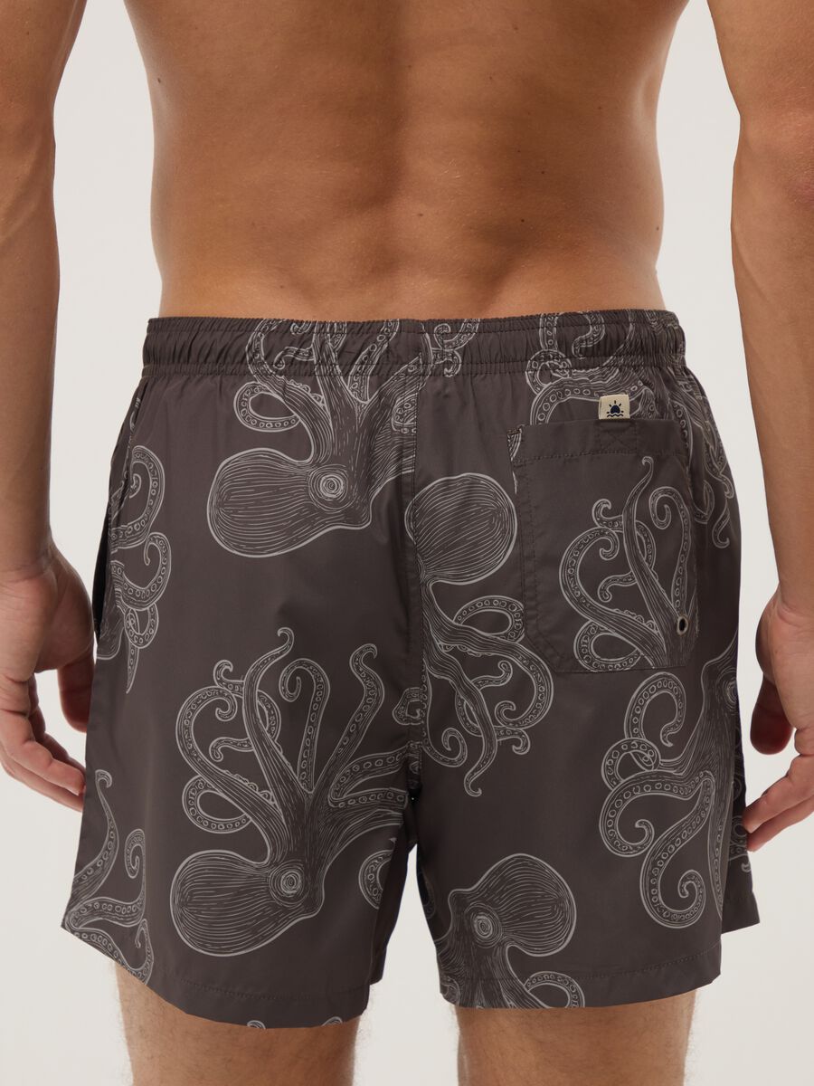 Brown swim shorts with all-over print_3