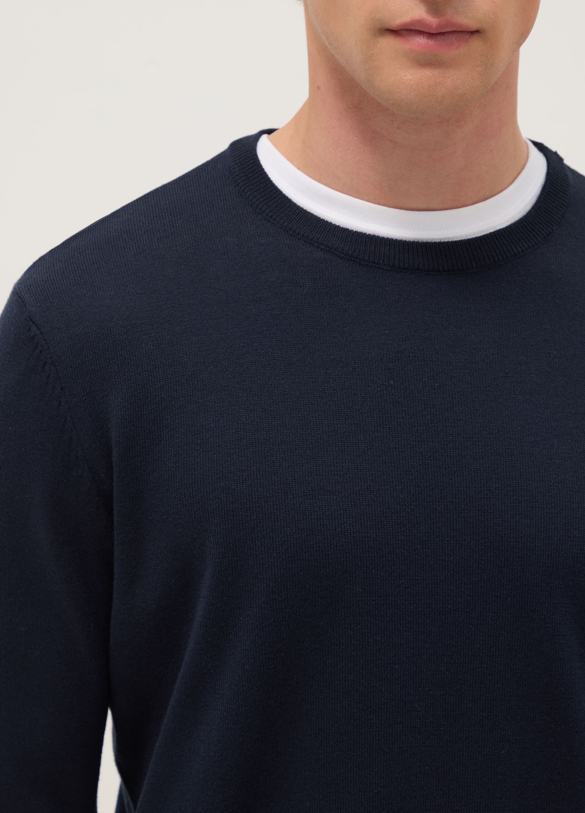 Blue crew neck pullover in cotton blend regular fit