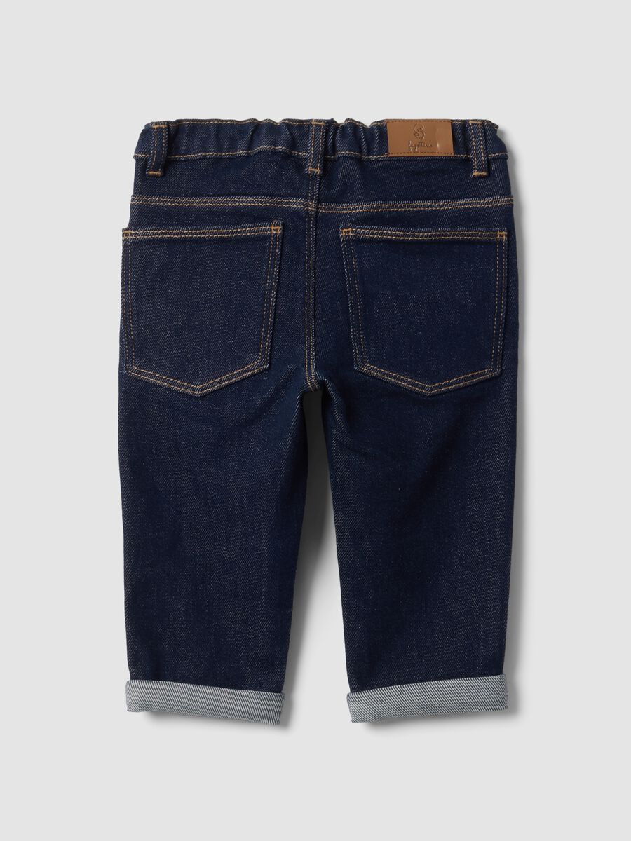 Jeans denim blu scuro in cotone elasticizzato con risvolto per bimbo_1