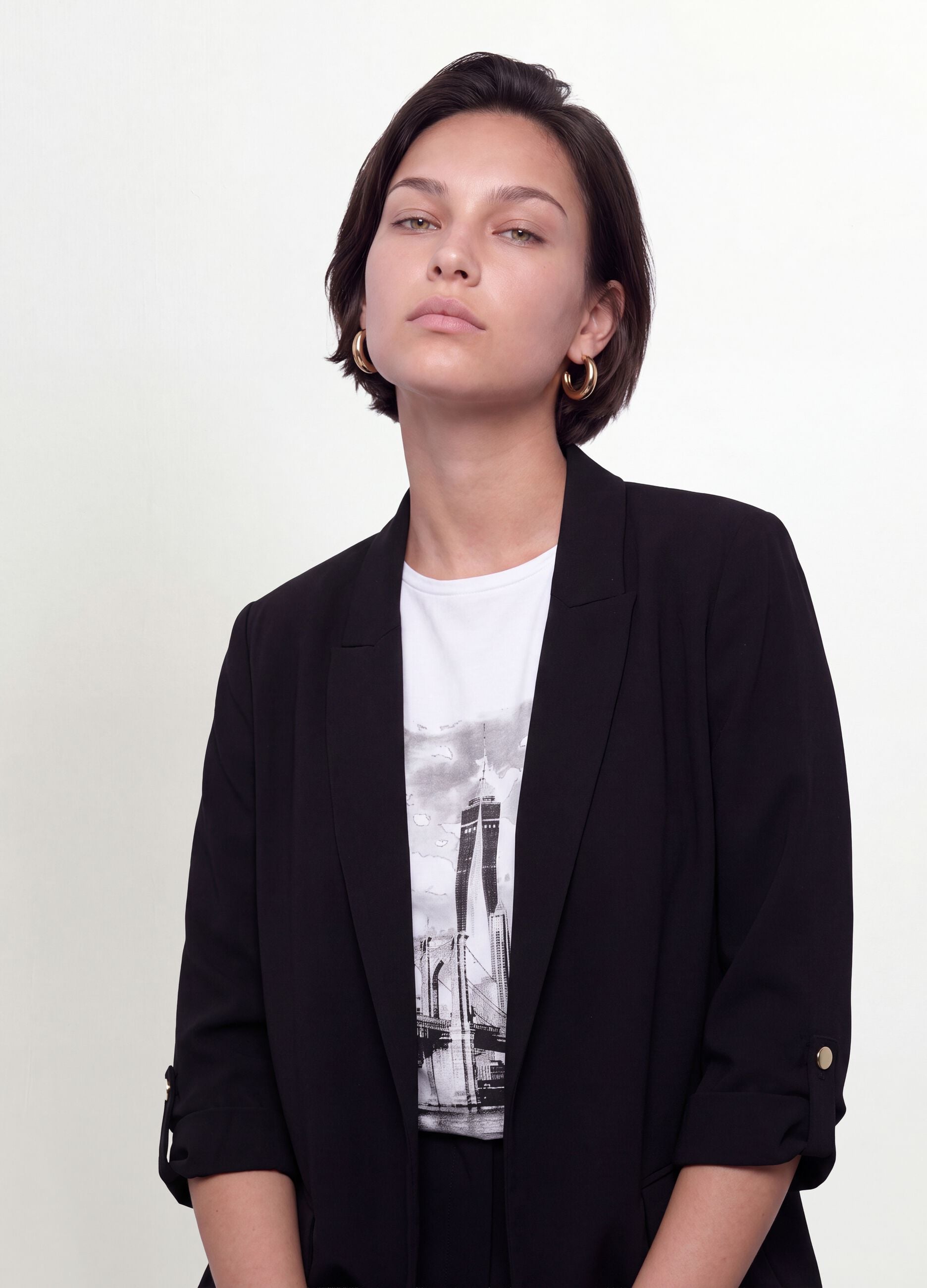 Black regular-fit blazer with lining and classic lapels