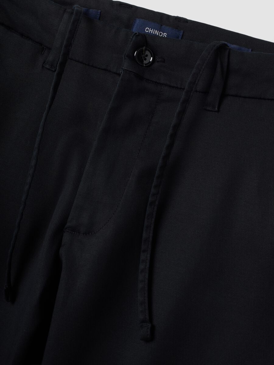 Black slim-fit chino trousers in lyocell and stretch cotton_5