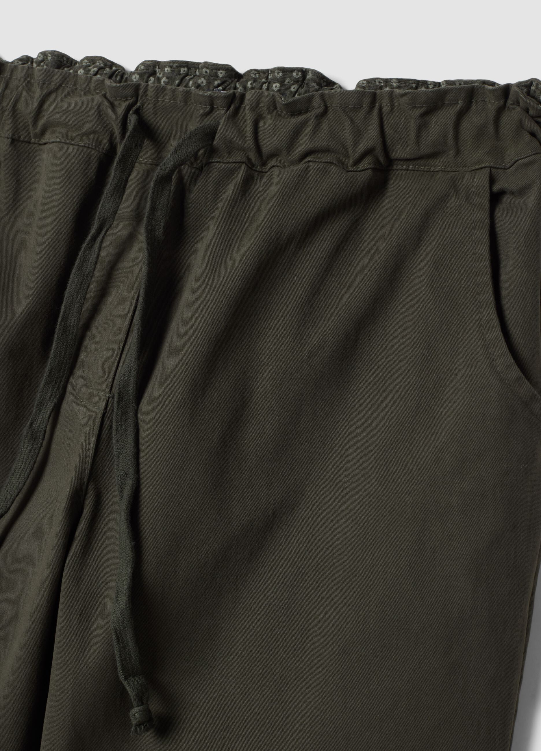 Pantaloni verdi in cotone elasticizzato regular fit