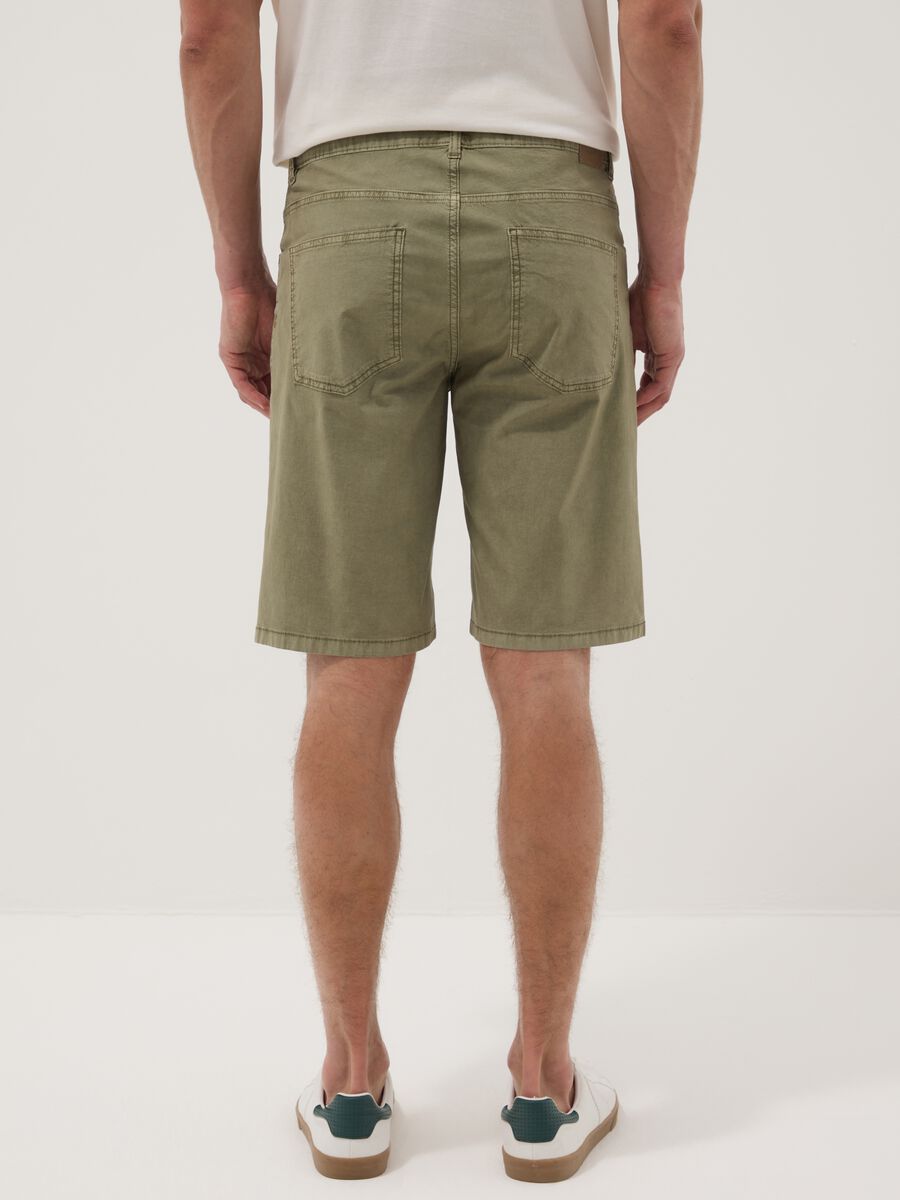 Green regular-fit stretch cotton Bermuda shorts_2