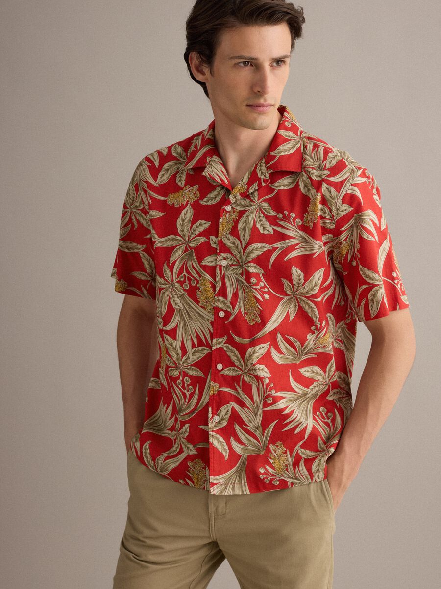 Red organic cotton shirt with tropical print_2