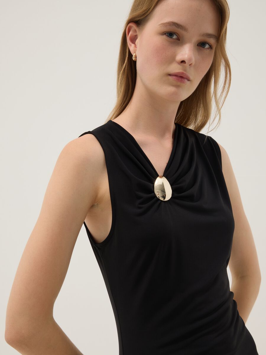Black sleeveless stretch midi dress_2
