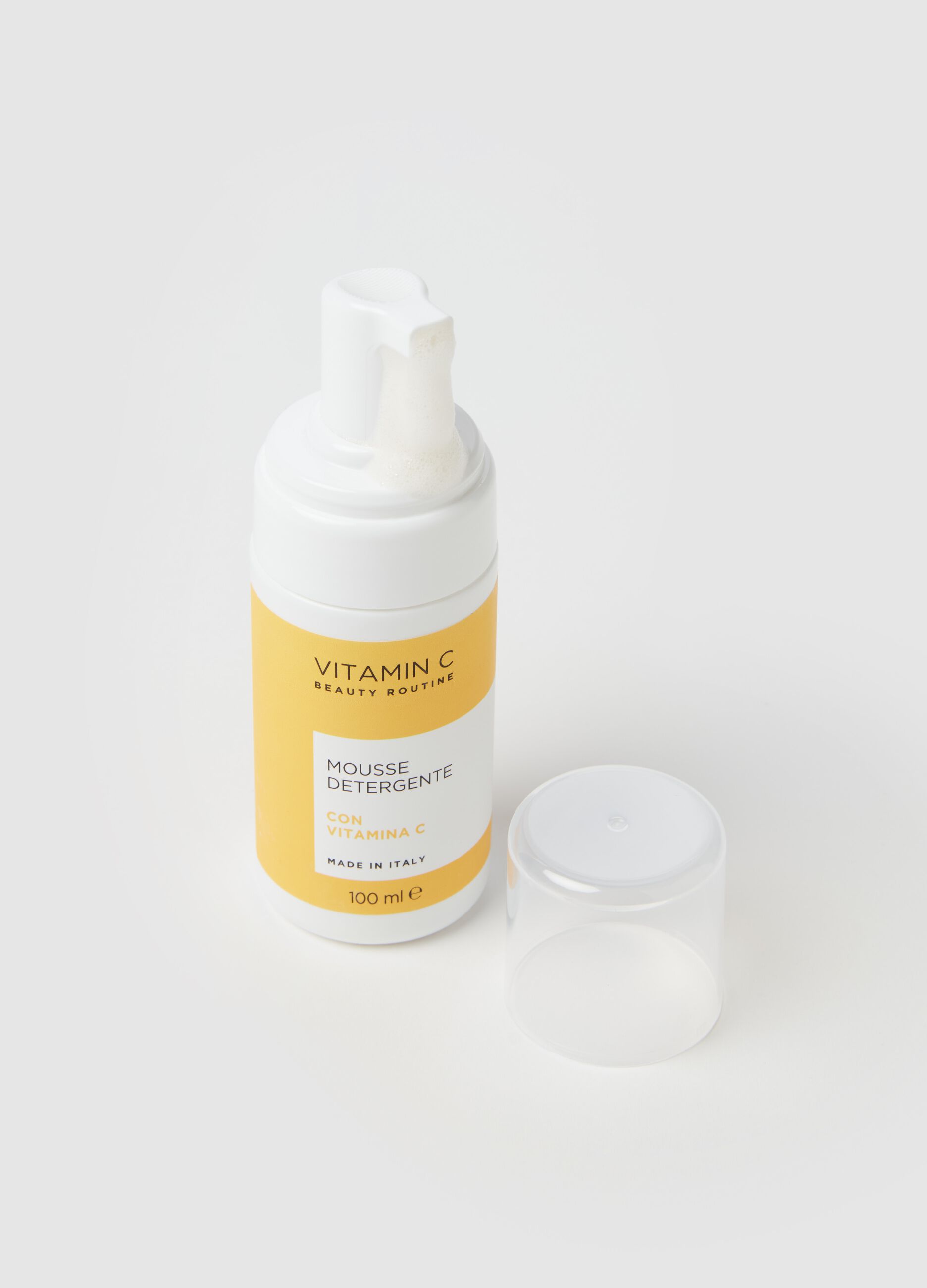 Cleansing mousse with vitamin C