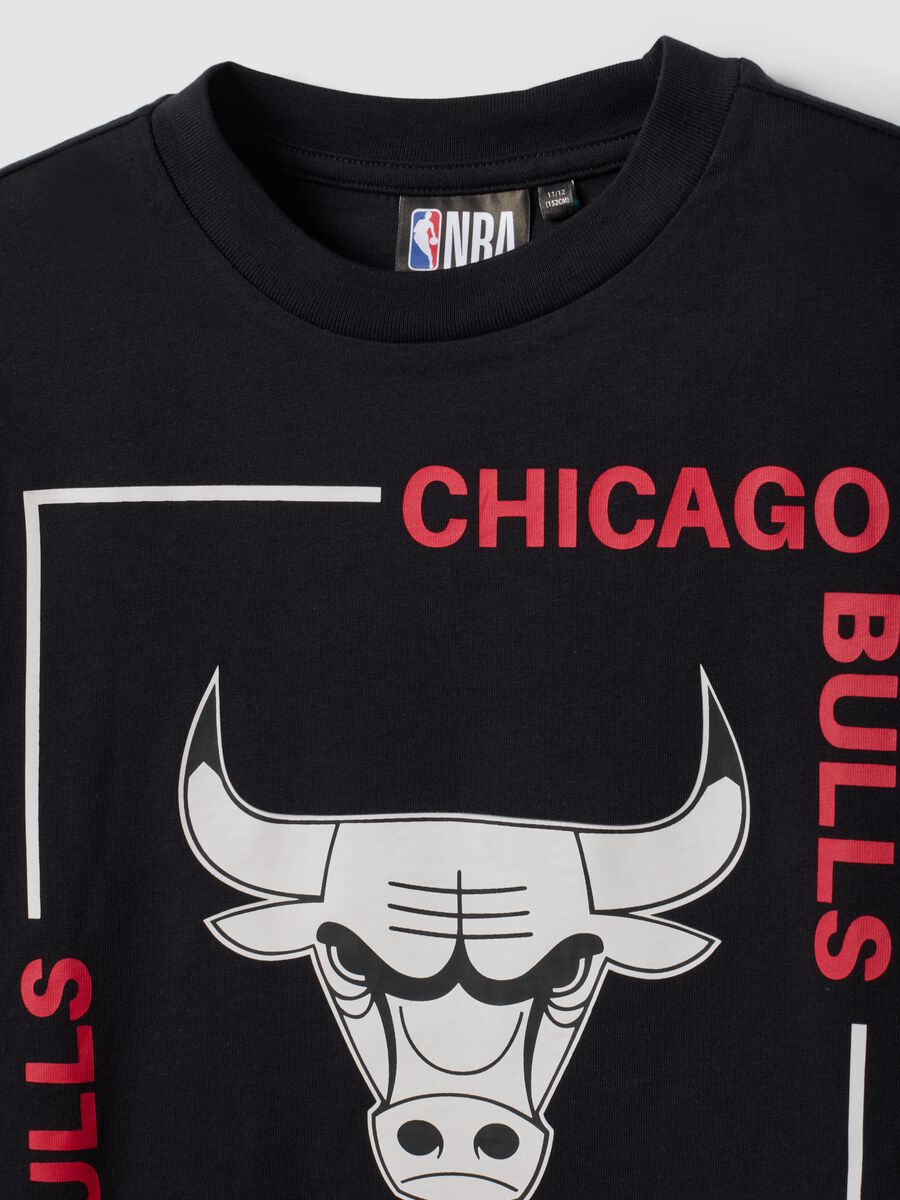 Black pure cotton T-shirt with Chicago Bulls print for boys_5
