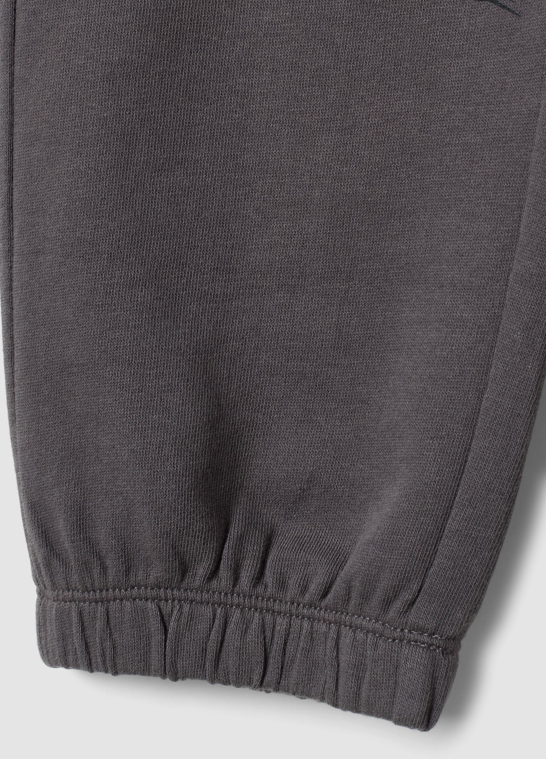 Grey pure cotton joggers with sporty print