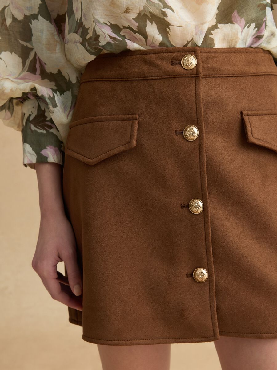 Brown regular fit mini skirt with gold buttons_3