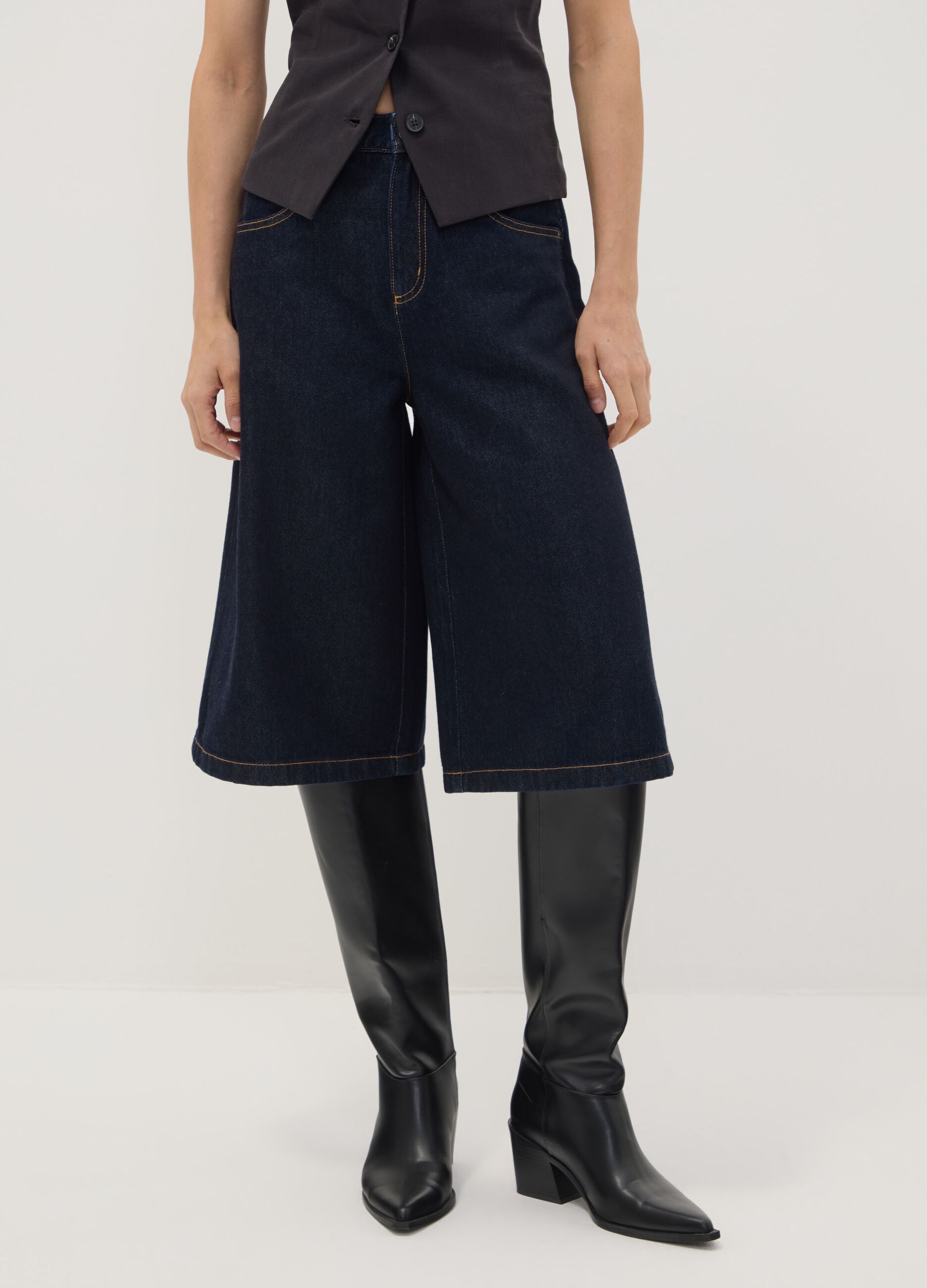 Bermuda denim blu in misto cotone e lyocell wide leg