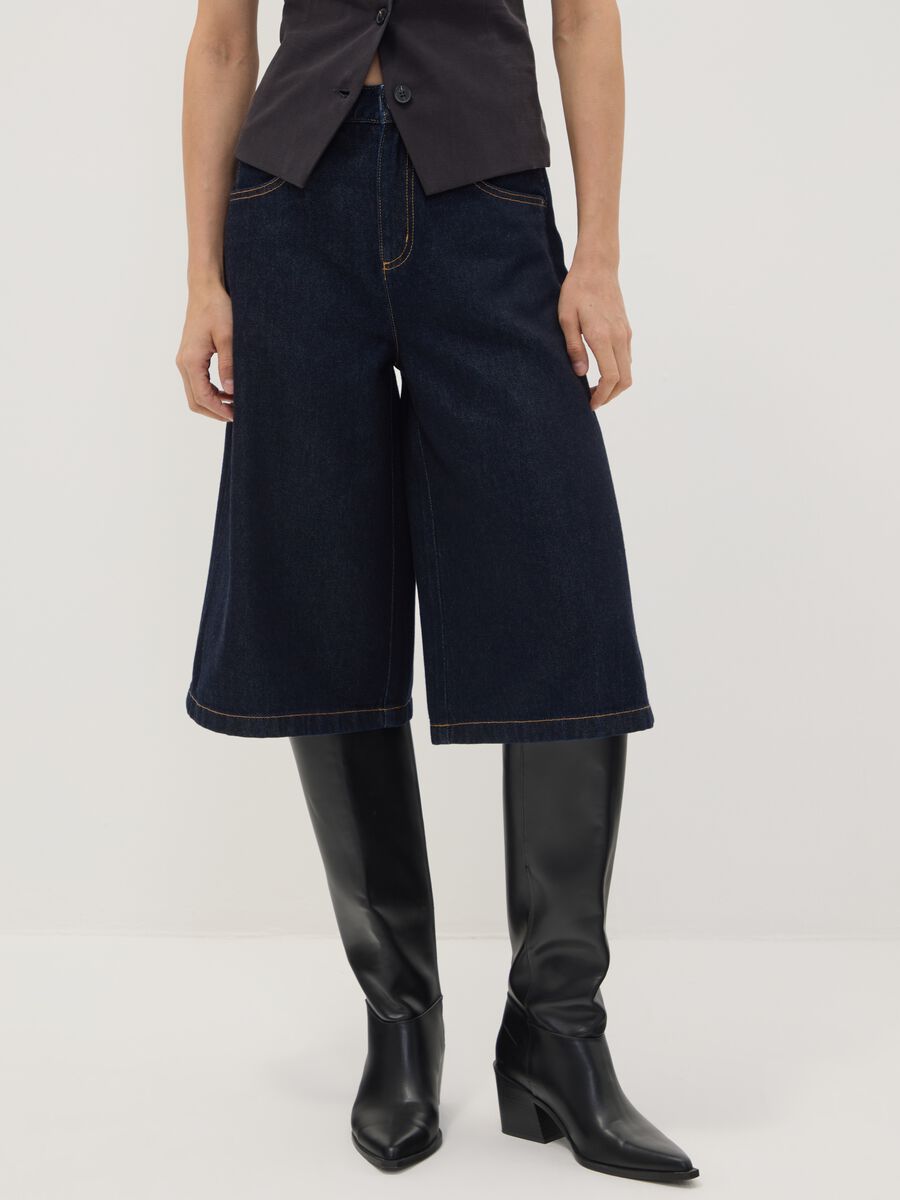Blue denim wide-leg Bermuda shorts in cotton and lyocell blend_2