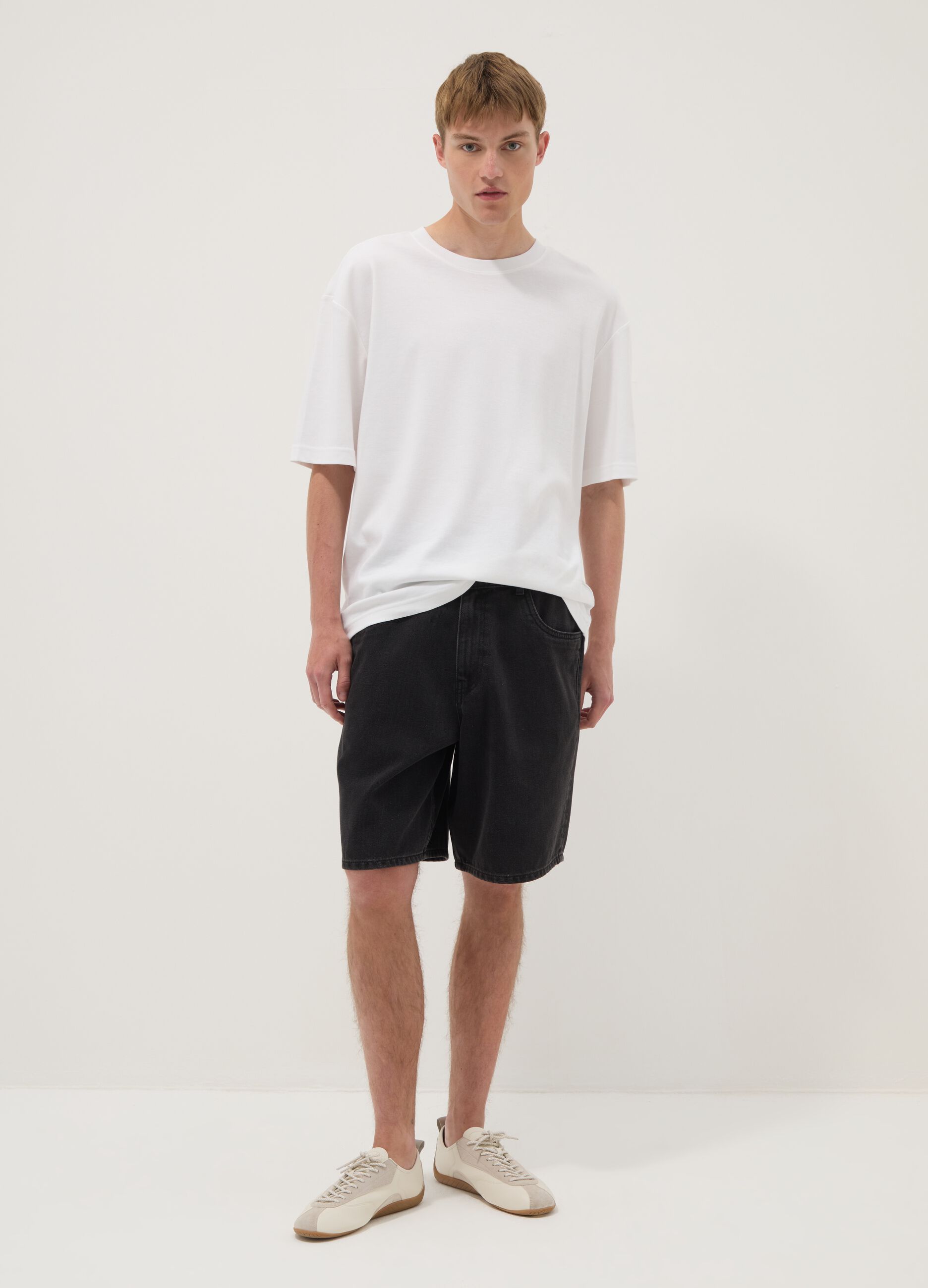 Black denim bermuda shorts in a cotton blend, baggy fit