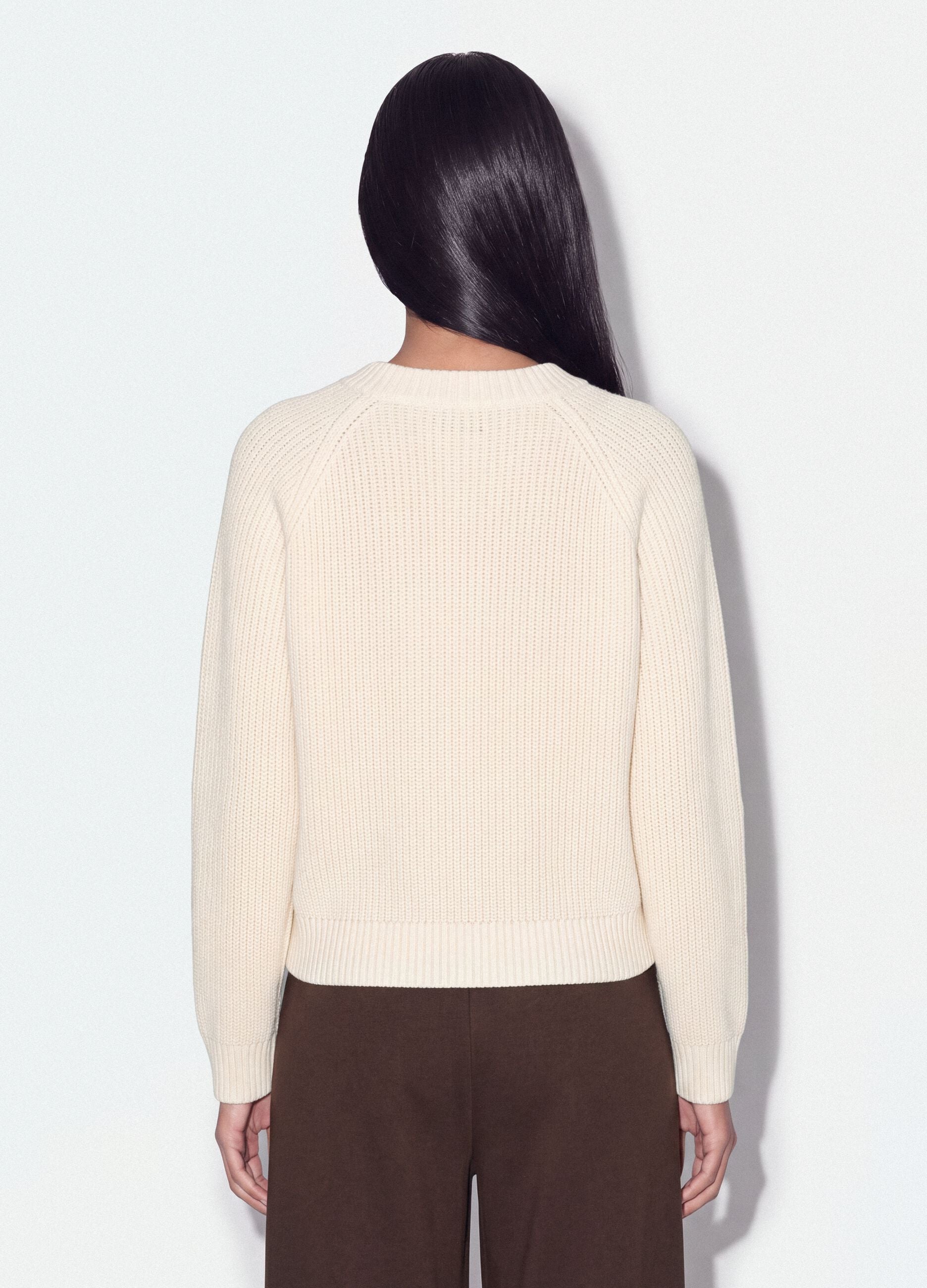 Cardigan beige in misto cotone con scollo profondo a V fitted