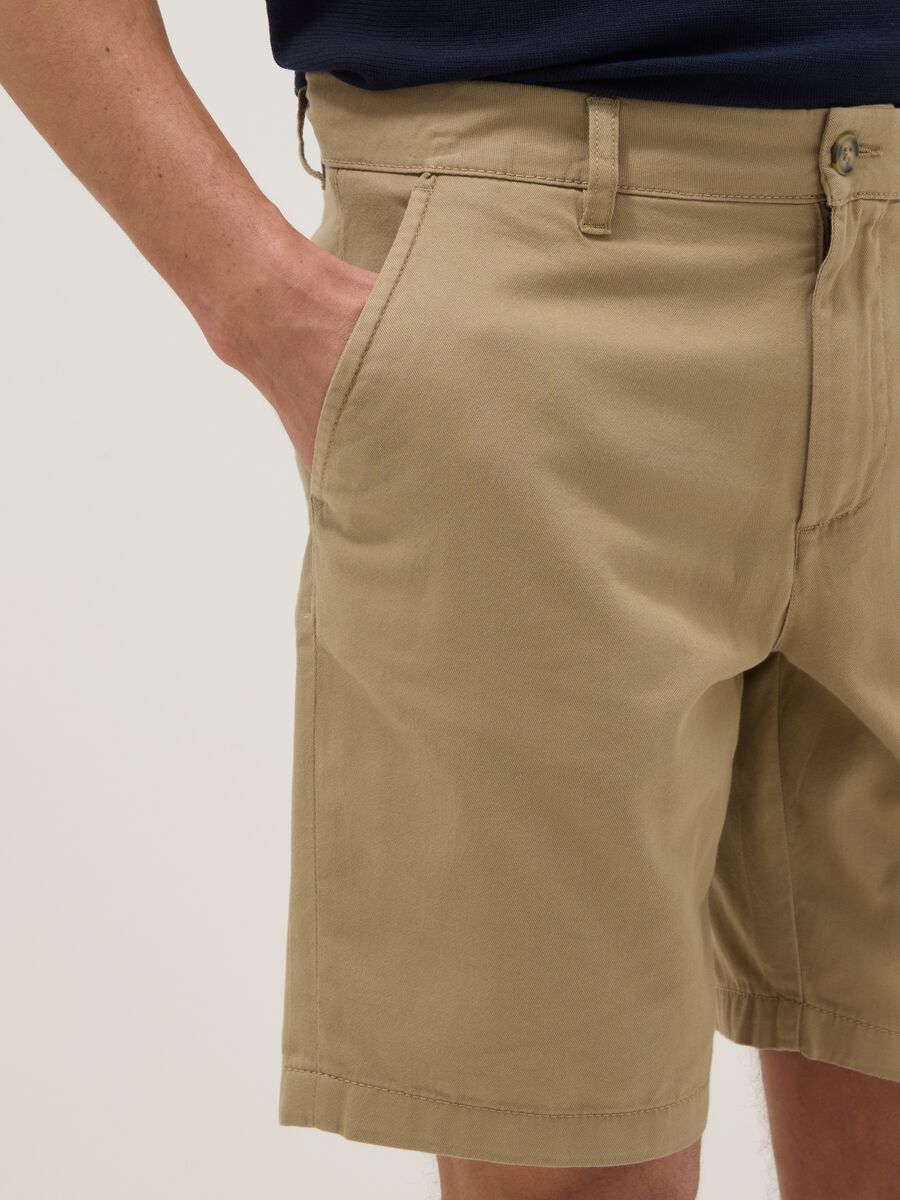 Beige regular-fit pure cotton chino shorts_3